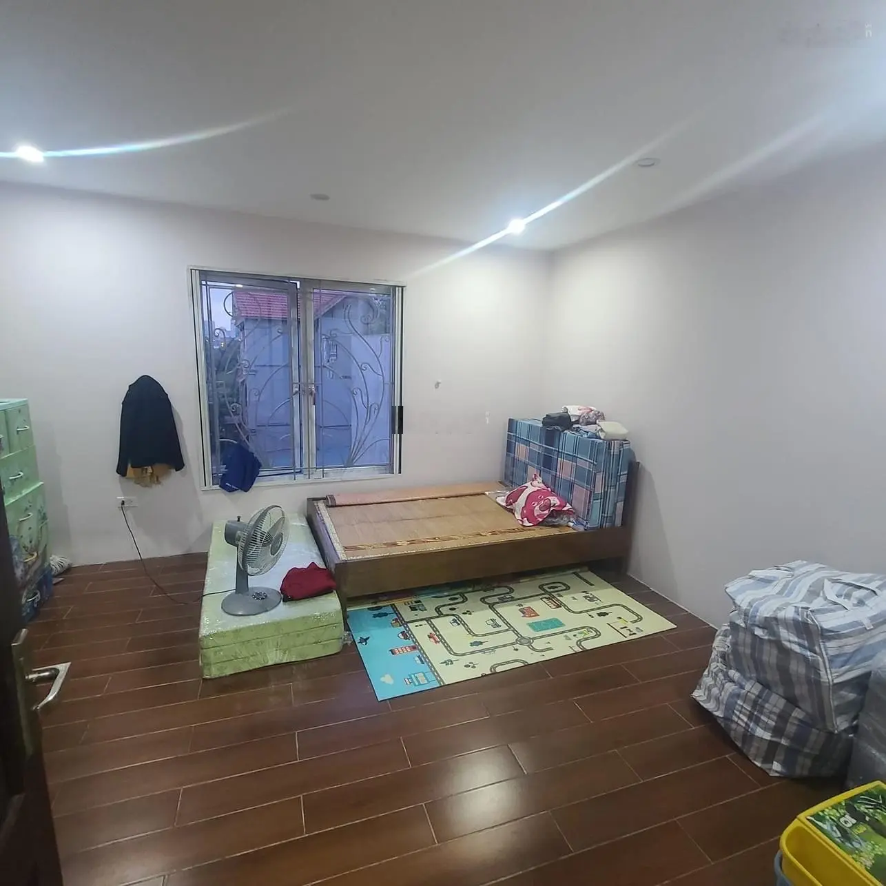 Quá ngon! Hơn 4 tỷ, Bán Nhà Đông Ngạc, Bắc Từ Liêm - 56m2 - 5m mặt tiền, 1 nhà ô tô tránh - Dân xây