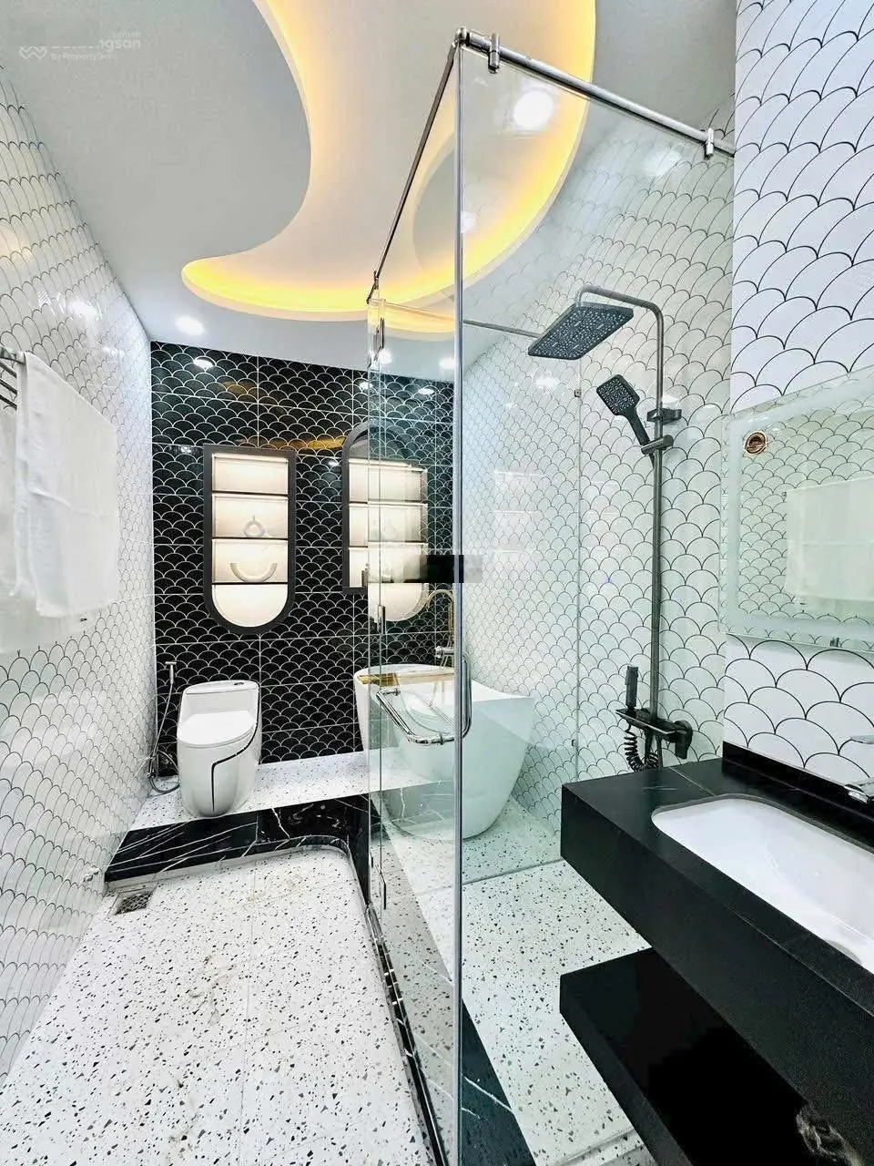 Hốt bạc nhà bán gấp cho thuê tại Lê Đại Hành, 3,55 tỷ, 59,3m2, sổ riêng chính chủ hẻm xe hơi