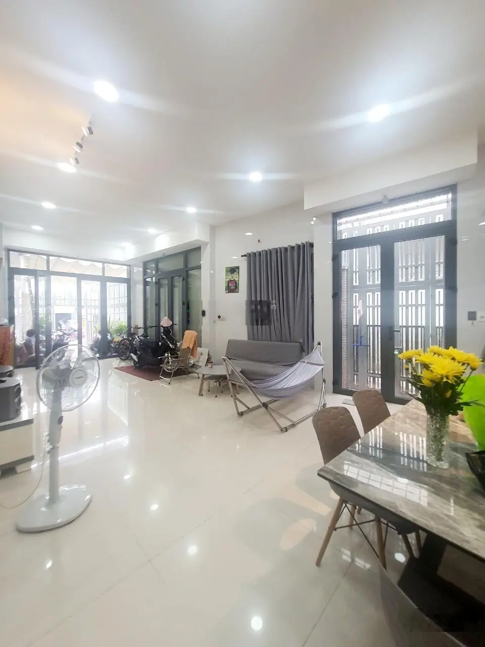 Cần bán gấp nhà mặt tiền đường Calmette phường Nguyễn Thái Bình quận 1 diện tích 4x18m