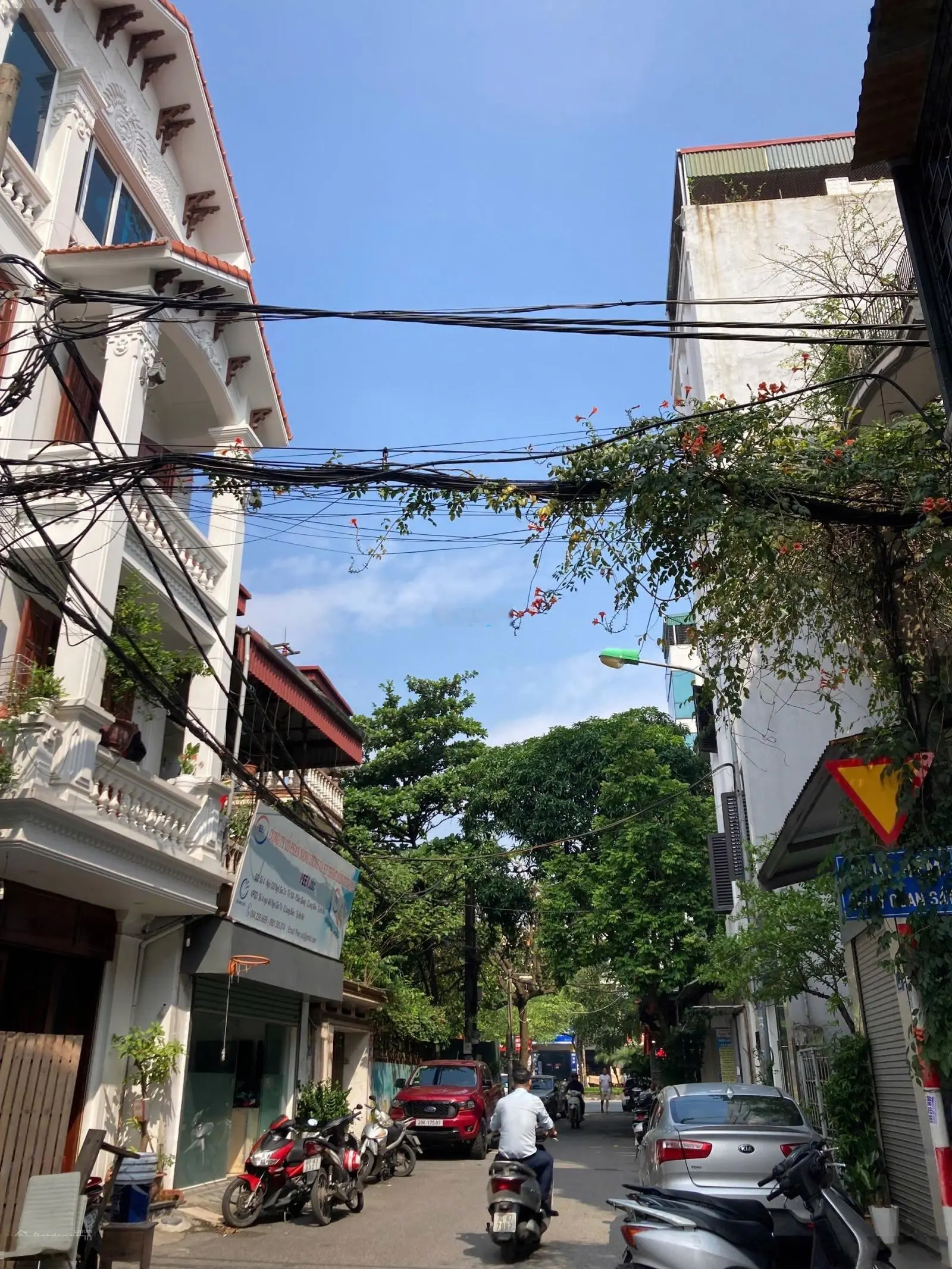Bán căn nhà 6 tầng lô góc 2 mặt thoáng đường ô tô tránh nhau tại Việt Hưng, Long Biên