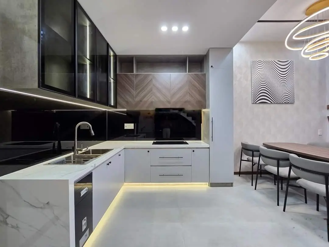 Bán nhà 3 tầng Hòa Phú, Hòa Minh, gần biển