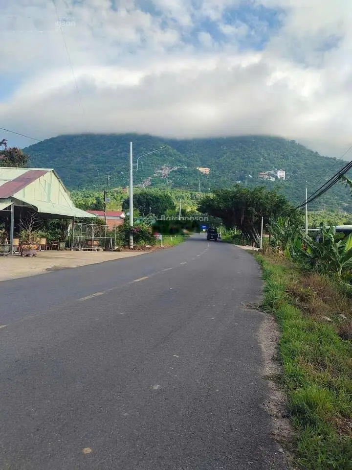 Cần bán 550m2 đất view núi Bà sổ riêng công chứng ngay đường nhựa 20m dân đông
