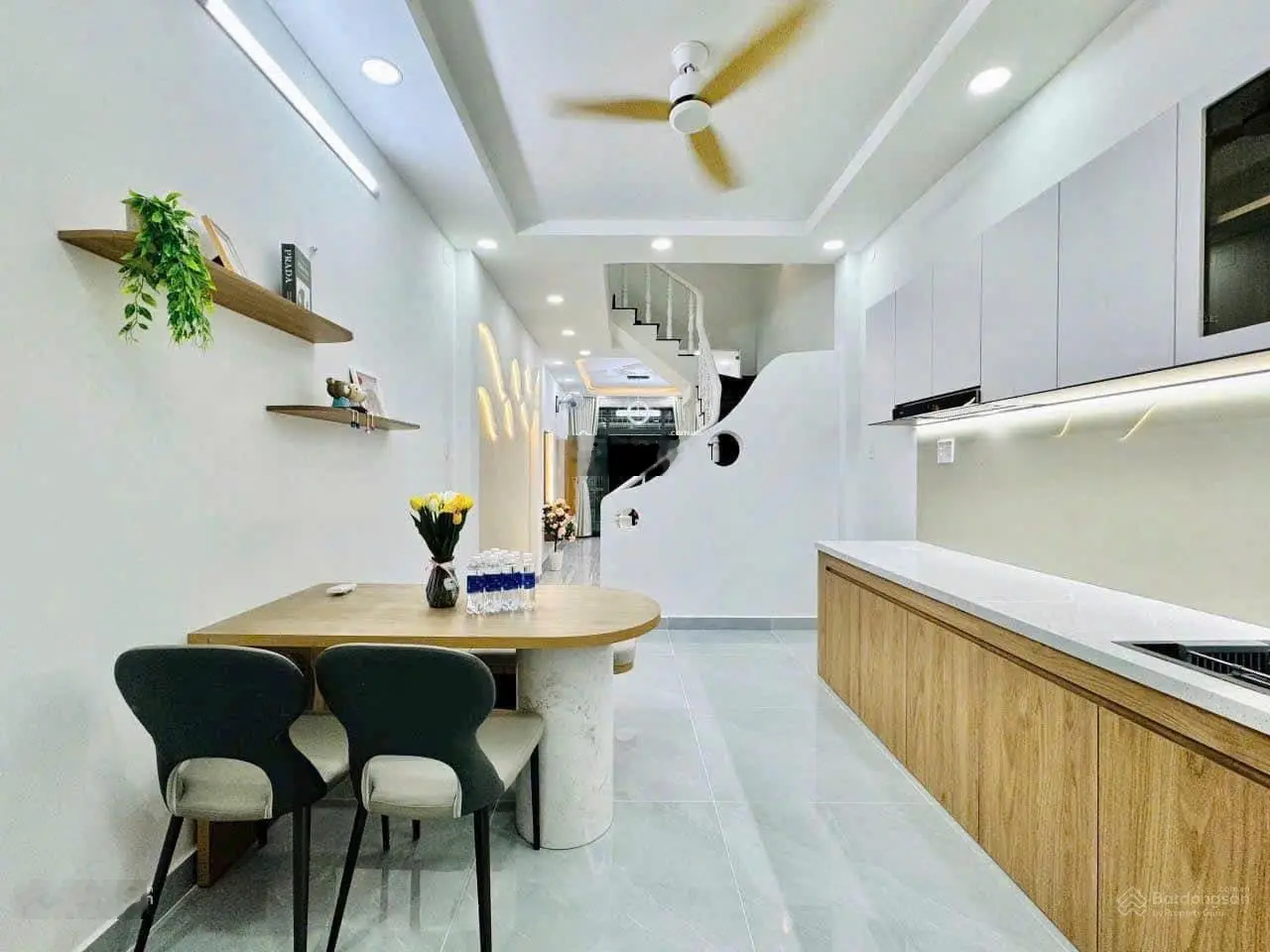 Bán gấp nhà đường Nhiêu Tâm, Quận 5. Giá 3TỶ490/ DT 61,2m2 - Đang cho thuê 15 triệu/tháng, sổ sạch.