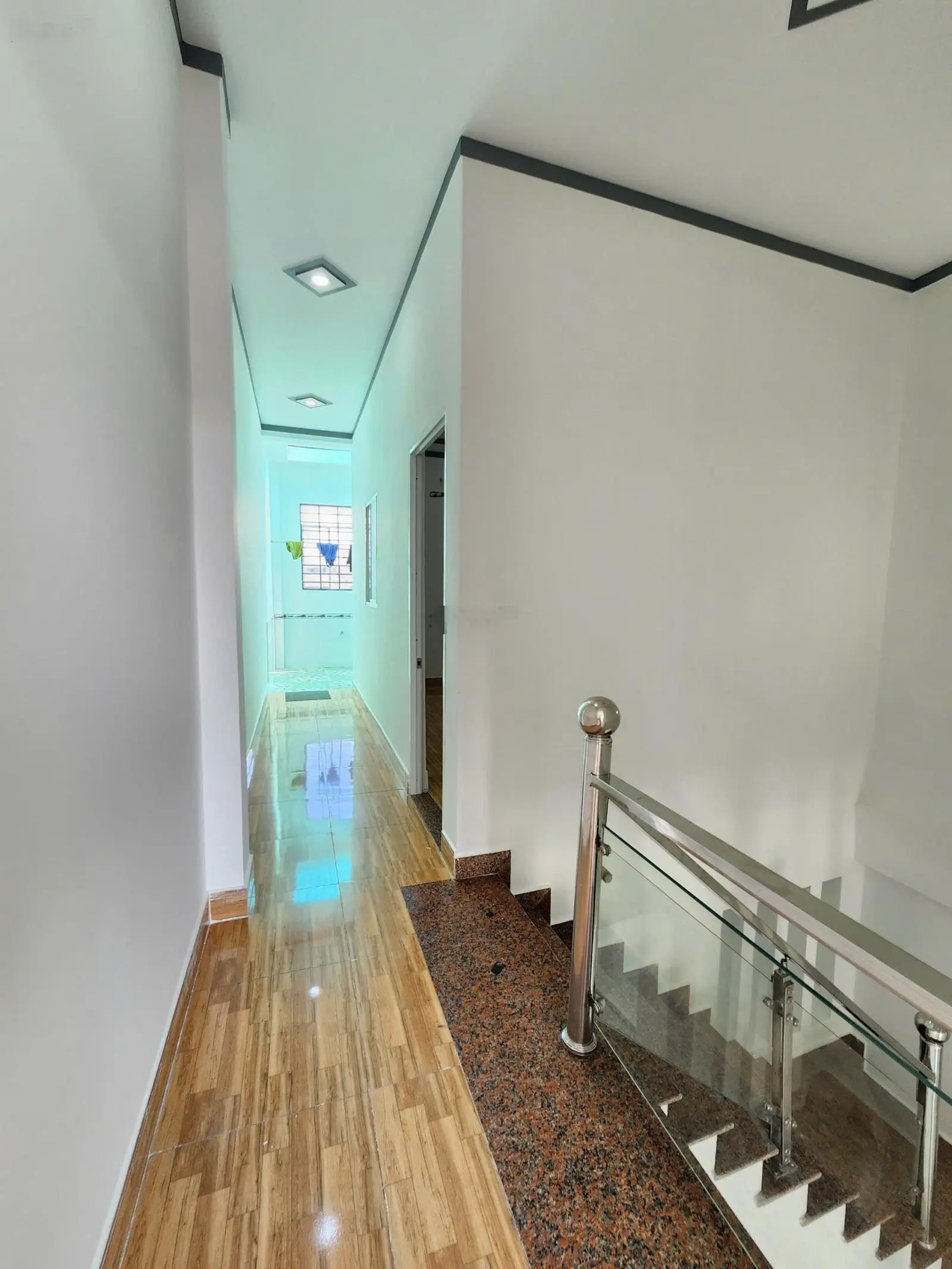 Nhà rẻ 2tỷ890, 63m2 nhà 1 trệt 1 lầu có sân ô tô, phòng ngủ dưới cạnh vòng xoay An Phú, Thuận An