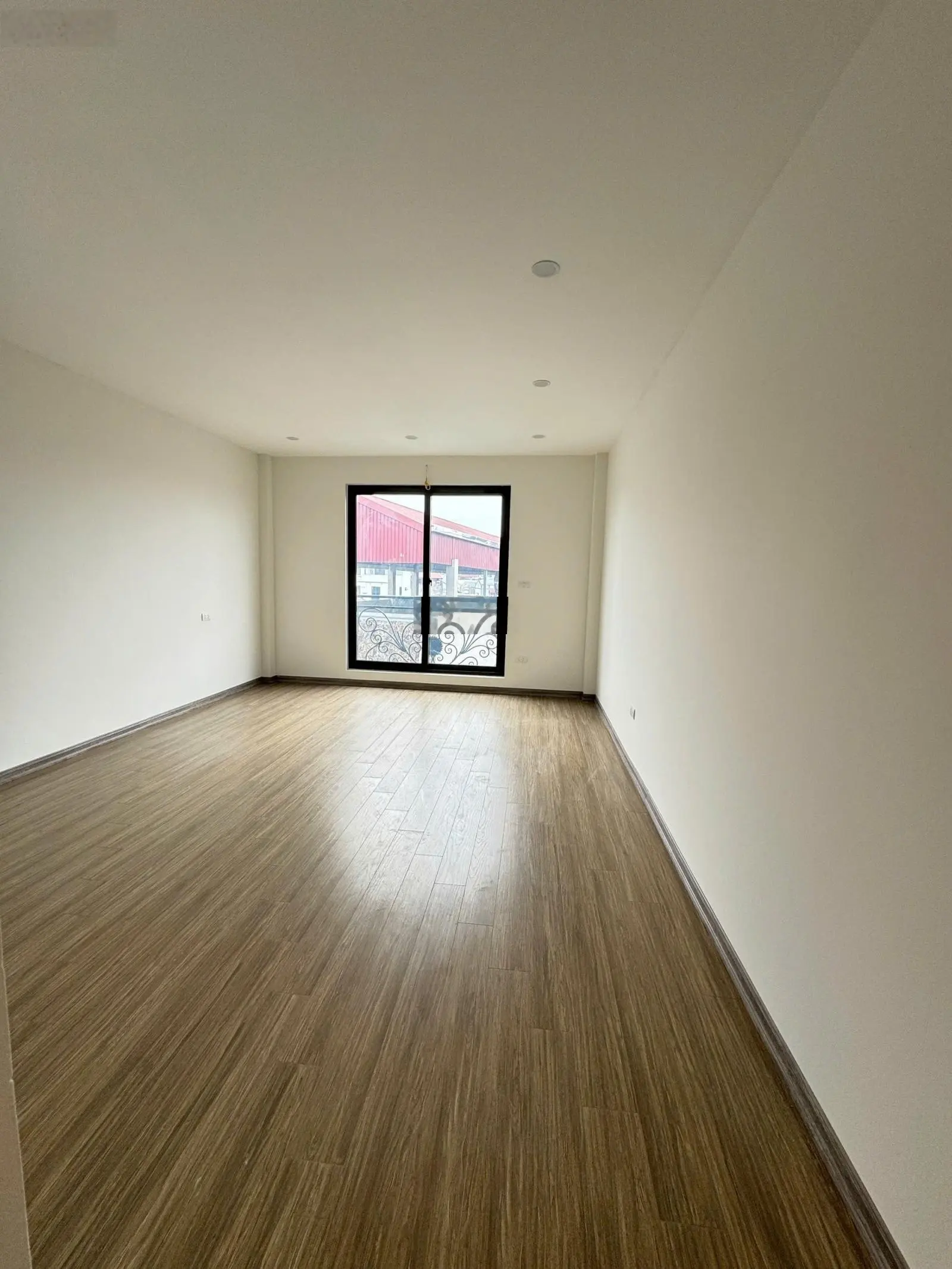 Nhà thạch bàn 45m 6 tầng thang máy gara ô tô ngõ thông 8tỷ8