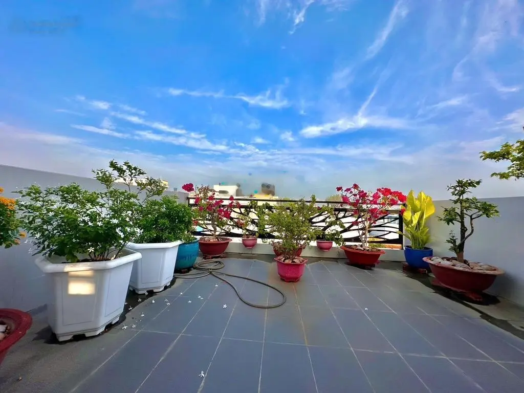 Bán nhà 4 tầng đường Đỗ Xuân Hợp, Phước Long B, hẻm xe hơi chỉ vài bước tới Trường Kỹ Nghệ 2