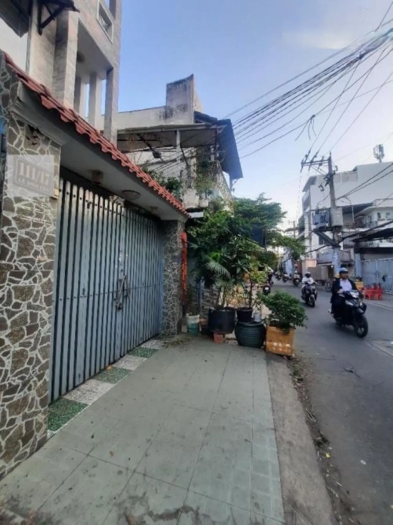 Bán căn nhà 1 trệt 1 lầu hẻm Lê Đình Cẩn 70m2 SHR, ra KDC Tên Lửa 10p