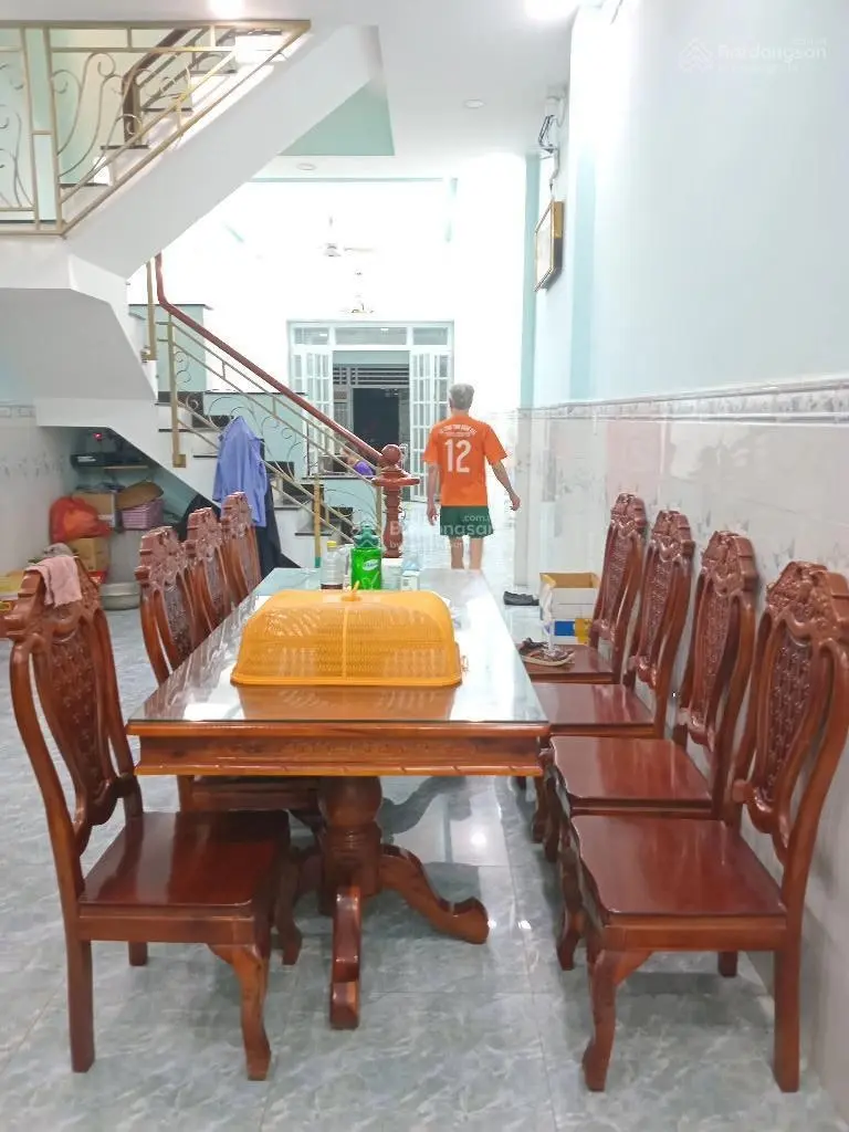 Bán nhà 3 tầng, đường 8 mét thông, diện tích 80m2. Giá 5 tỷ 100 thương lượng