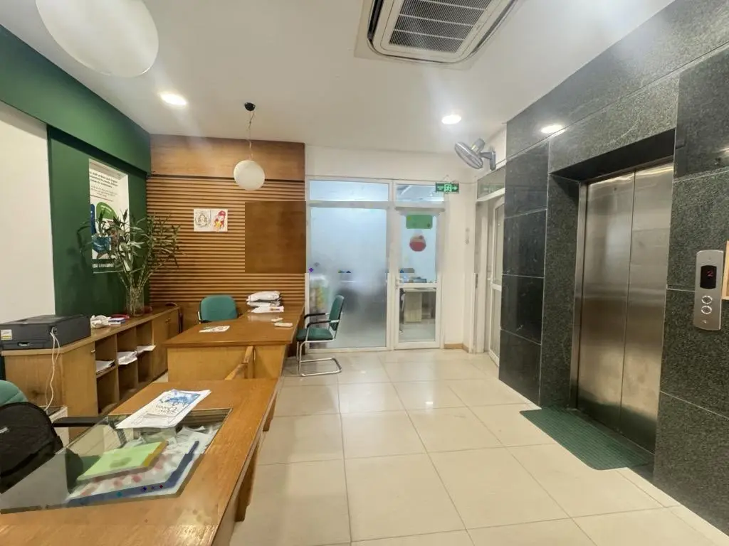 Toà văn phòng trung tâm đống đa - mặt phố 9 tầng - thang máy thông sàn - lô góc , kinh doanh