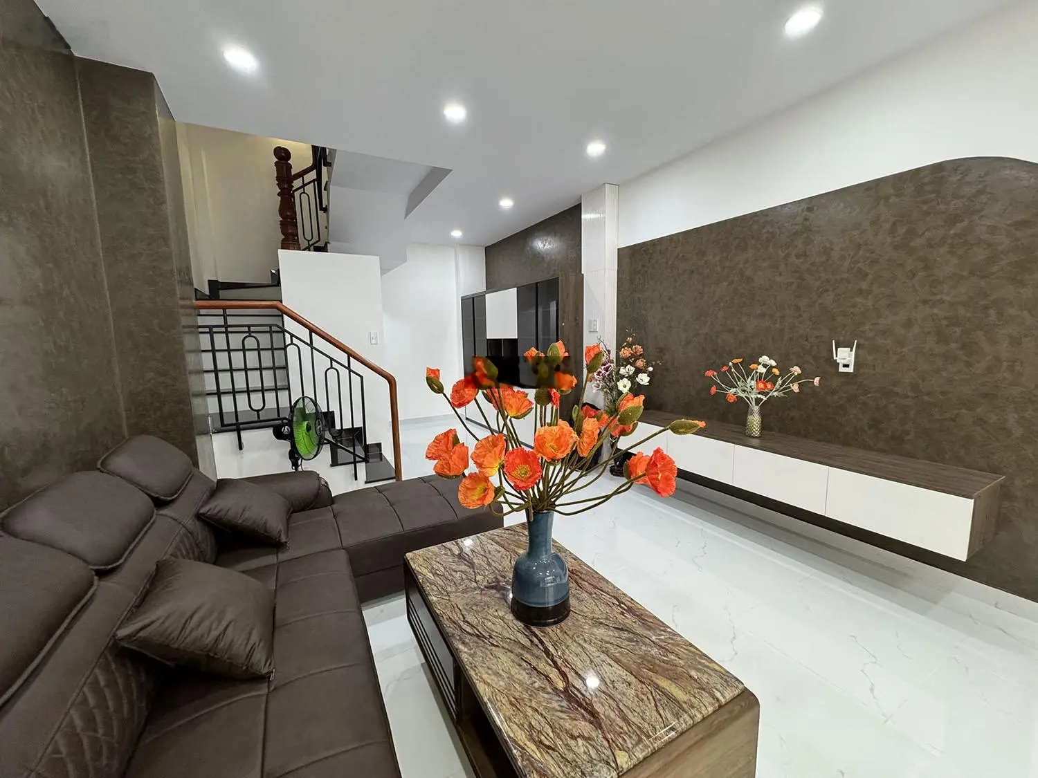 Nhà phố 3 lầu thiết kế Singapore đẹp lung linh full nội thất cao cấp hẻm xe hơi Khu VIP Quang Trung