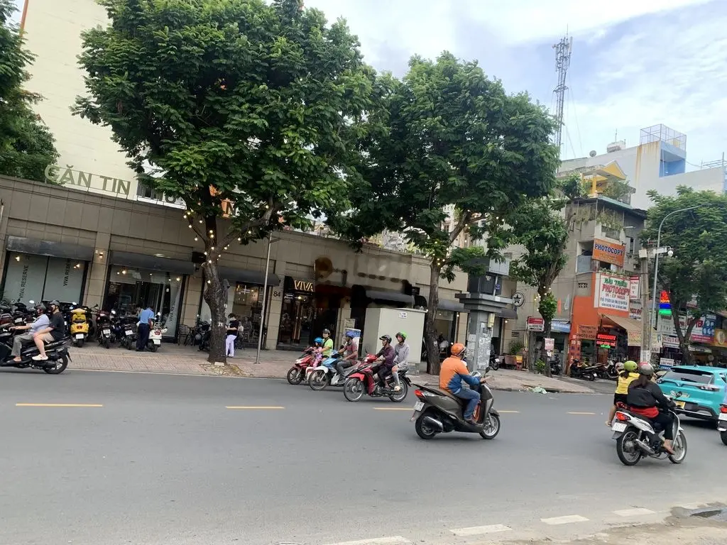 BÁN ĐẤT TẶNG NHÀ XÂY CHDV, NGANG 6m x 15m, HXH ĐƯỜNG HOÀ HƯNG, QUẬN 10