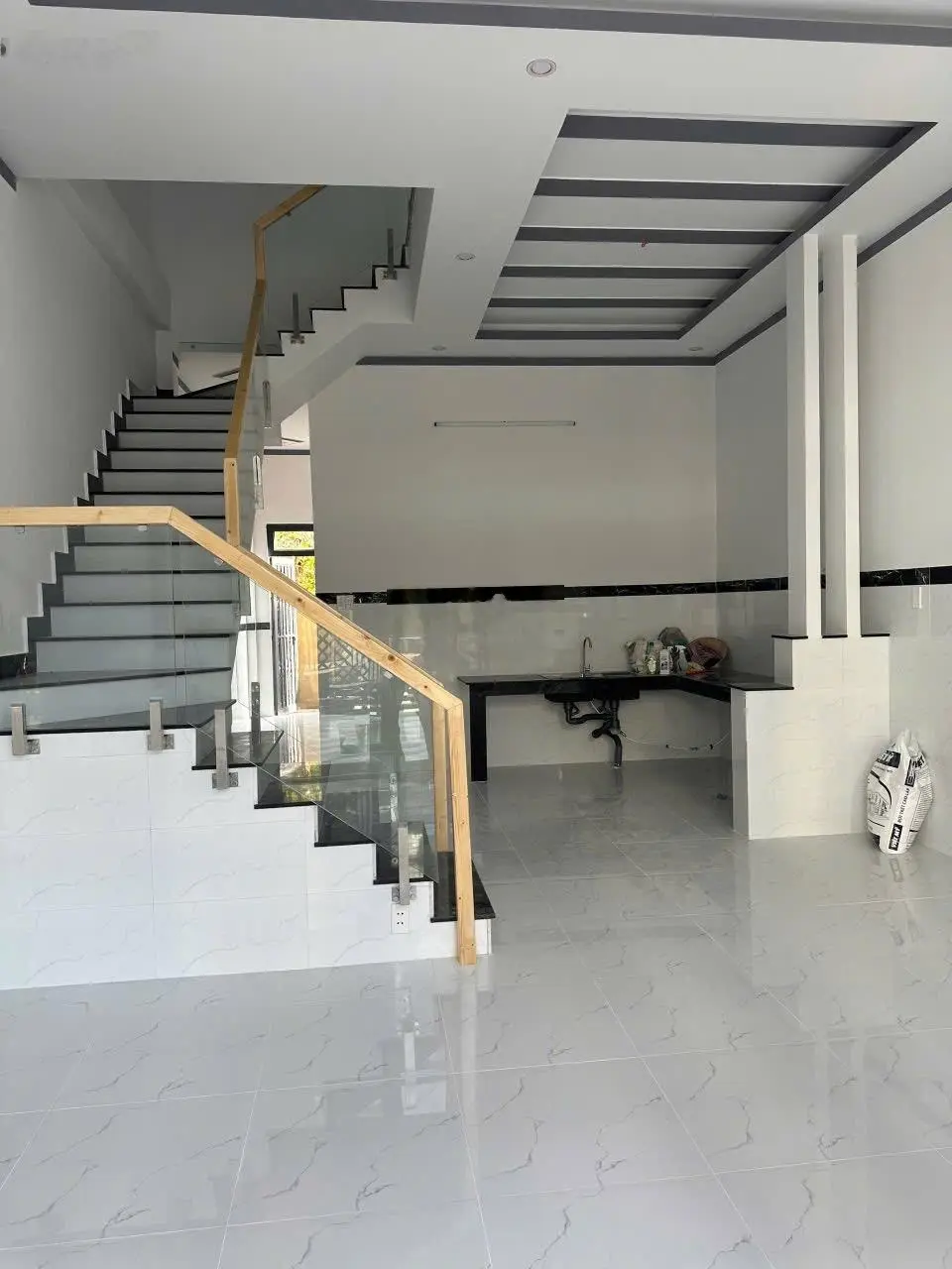 Cần bán căn nhà mới hoàn thiện mặt tiền hẻm kinh doanh giá rẻ. Sổ riêng thổ cư gần chợ Changshin