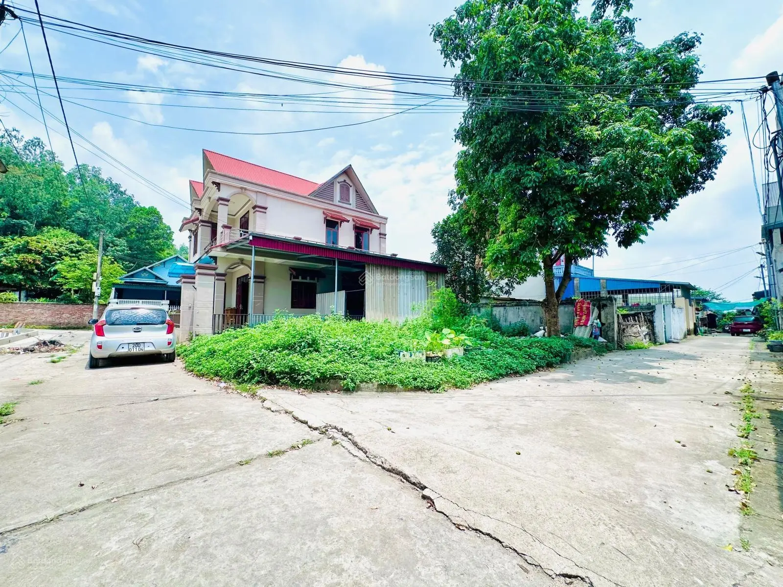6xxtr đất 2 mặt đường gần chợ Cam Giá