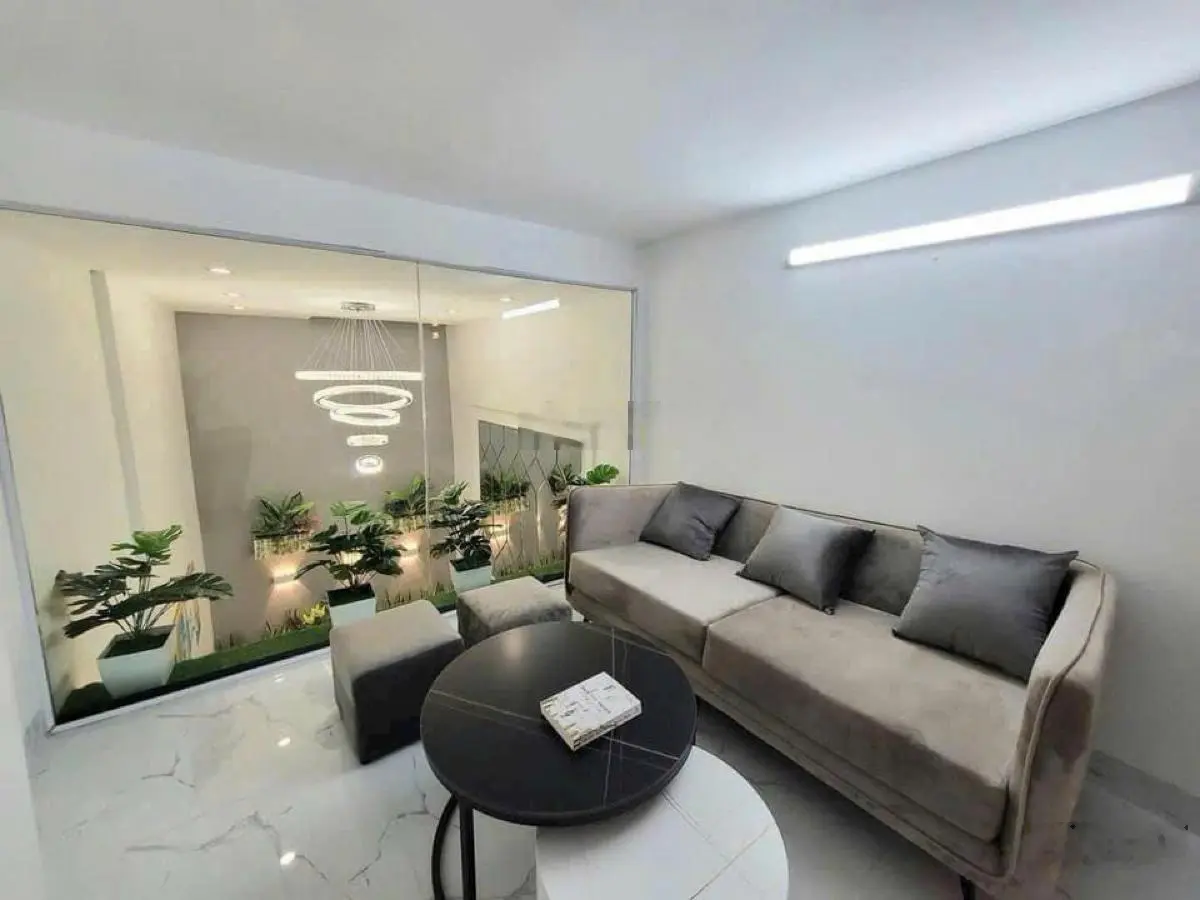 Bán nhà phố Lê Lợi, Hà Đông, nhà đẹp ở ngay, ô tô 7c vào nhà