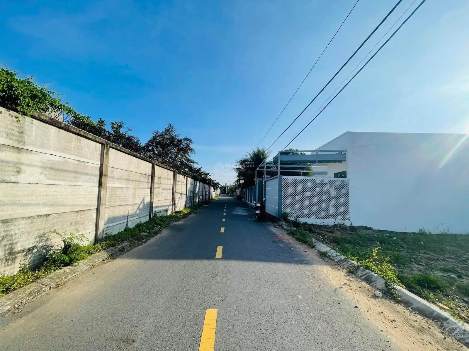 Chính chủ gửi bán gấp lô đất 590m2 (thổ + vườn) tại Thầy Cai, Bến Tre, cách chợ đầu mối 500m/SHR