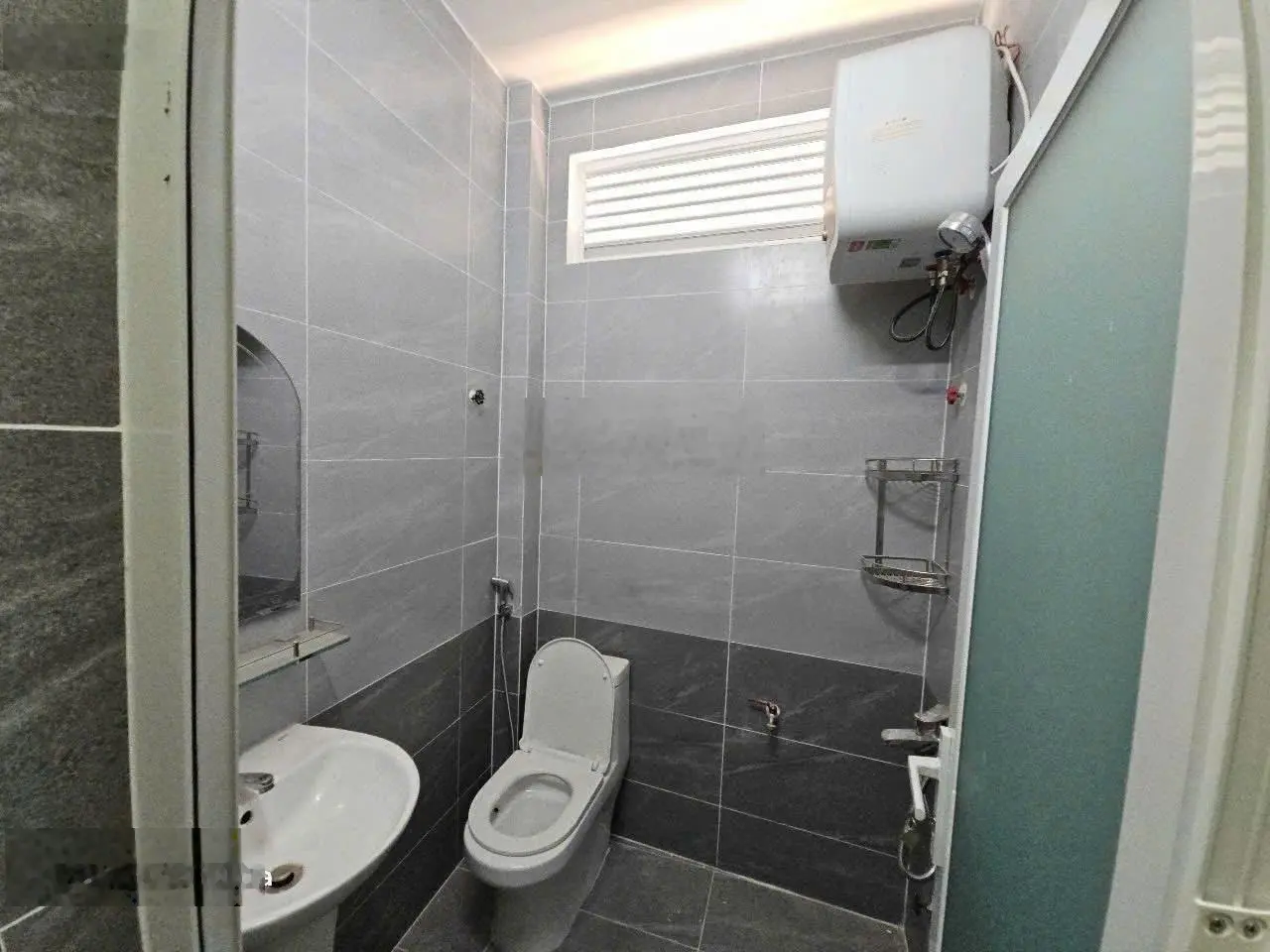 Nhà hẻm 1/ Đường Cây Keo, Tam Phú, cách mặt tiền chỉ 3 căn giá chỉ nhỉnh 4 tỷ, xe hơi vào được