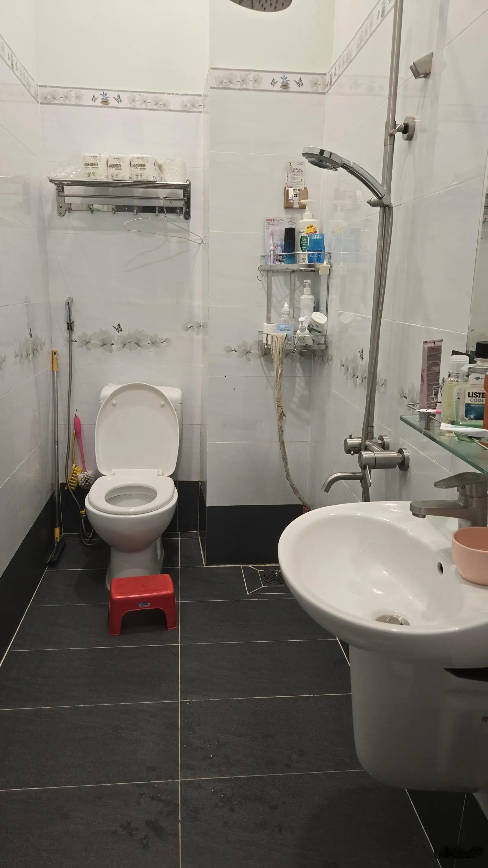 Bán gấp nhà hẻm xe hơi, 52m2, 3 tầng. Nhà đẹp vào ở ngay
