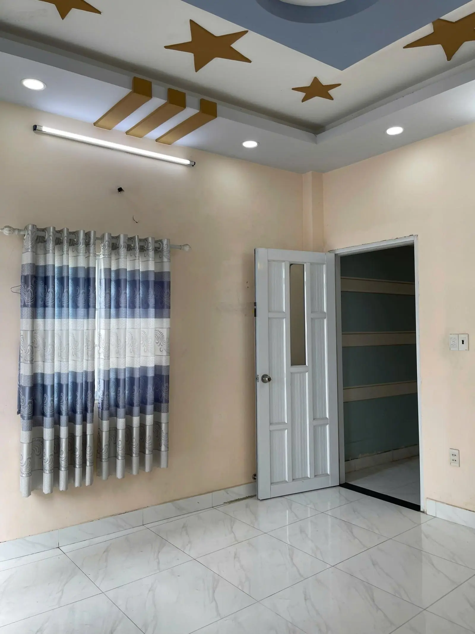 Hẻm 528 Điện Biên Phủ Quận 10, 4m x 11m, 5 tầng, xe hơi đỗ cửa, 9. X tỷ (thương lượng)