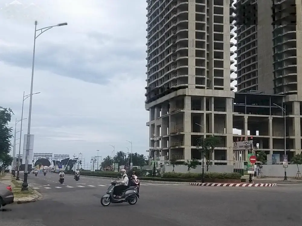 Cần bán lô đất biển Đà Nẵng mặt tiền đường Phạm Văn Đồng, LH: 0901 206 ***