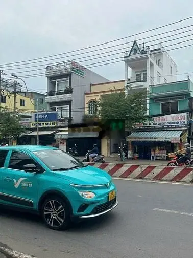 Chọn lọc nhà phố mặt tiền đường lớn, giá khoảng 10 tỷ.