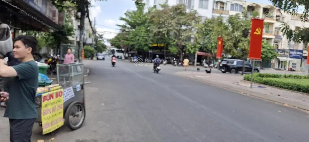 Bán nhà MT Quận 8, 80m2, ngang 4, đường 15m, công viên Tạ Quang Bửu Phường 4, giá 15,5 tỷ (TL)