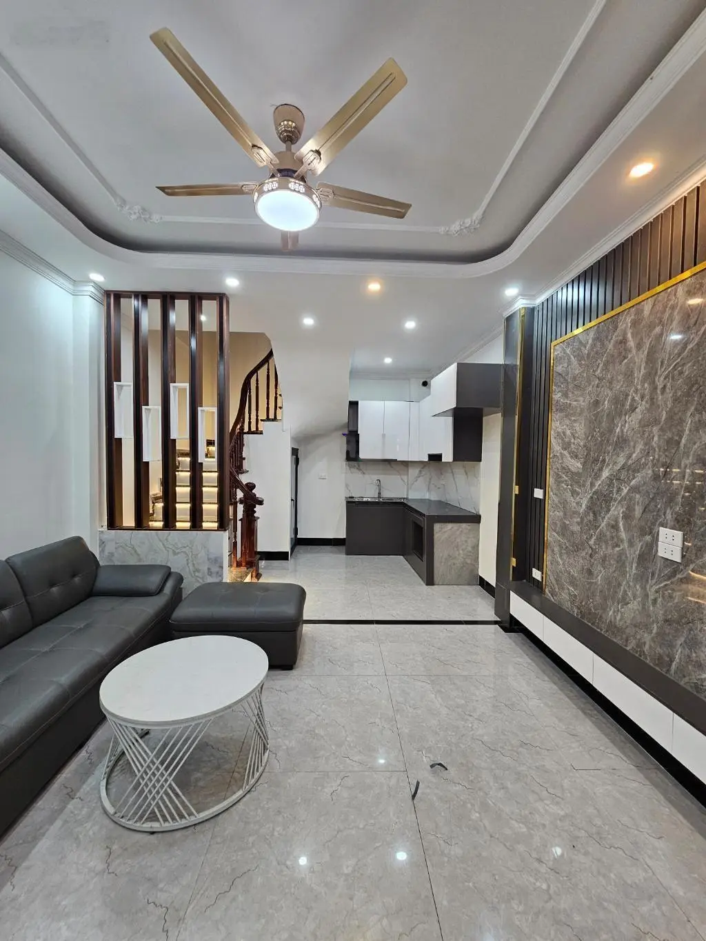 Bán nhà thượng thanh,32m_mt4m,3ngu,phun nội thất,ô tô đỗ cổng,5xty