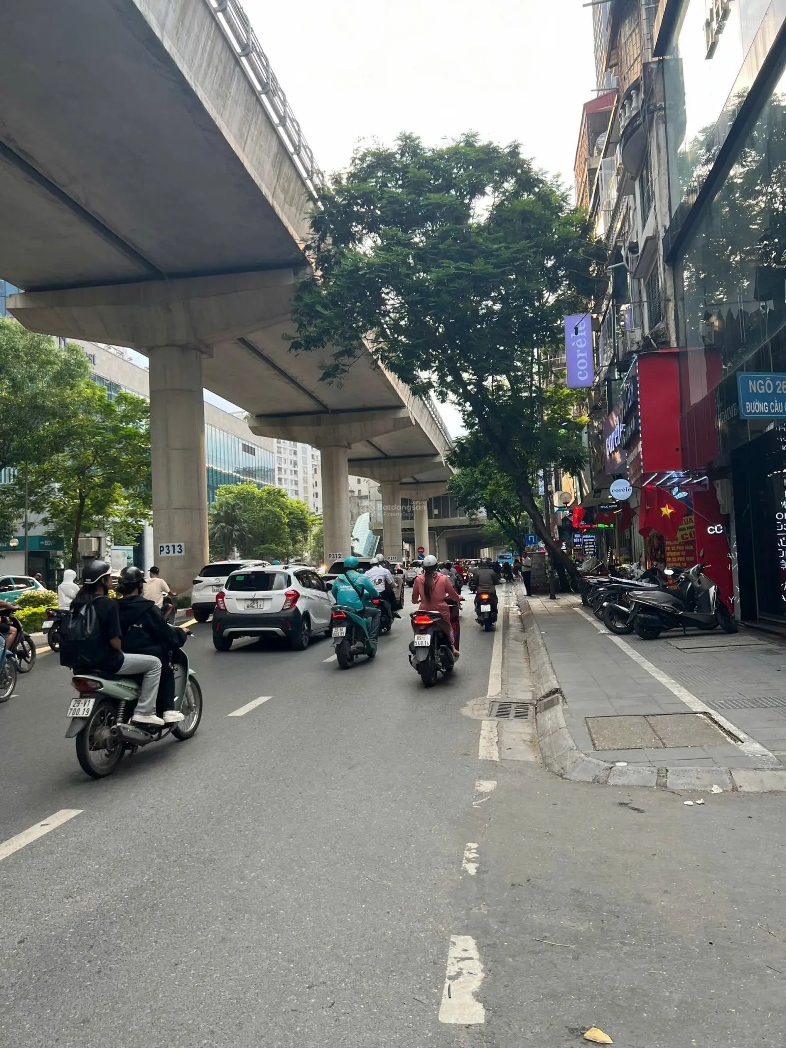 Bán nhà mặt phố Cầu Giấy 296m2, mặt tiền rộng, sổ đỏ đẹp, 123 tỷ