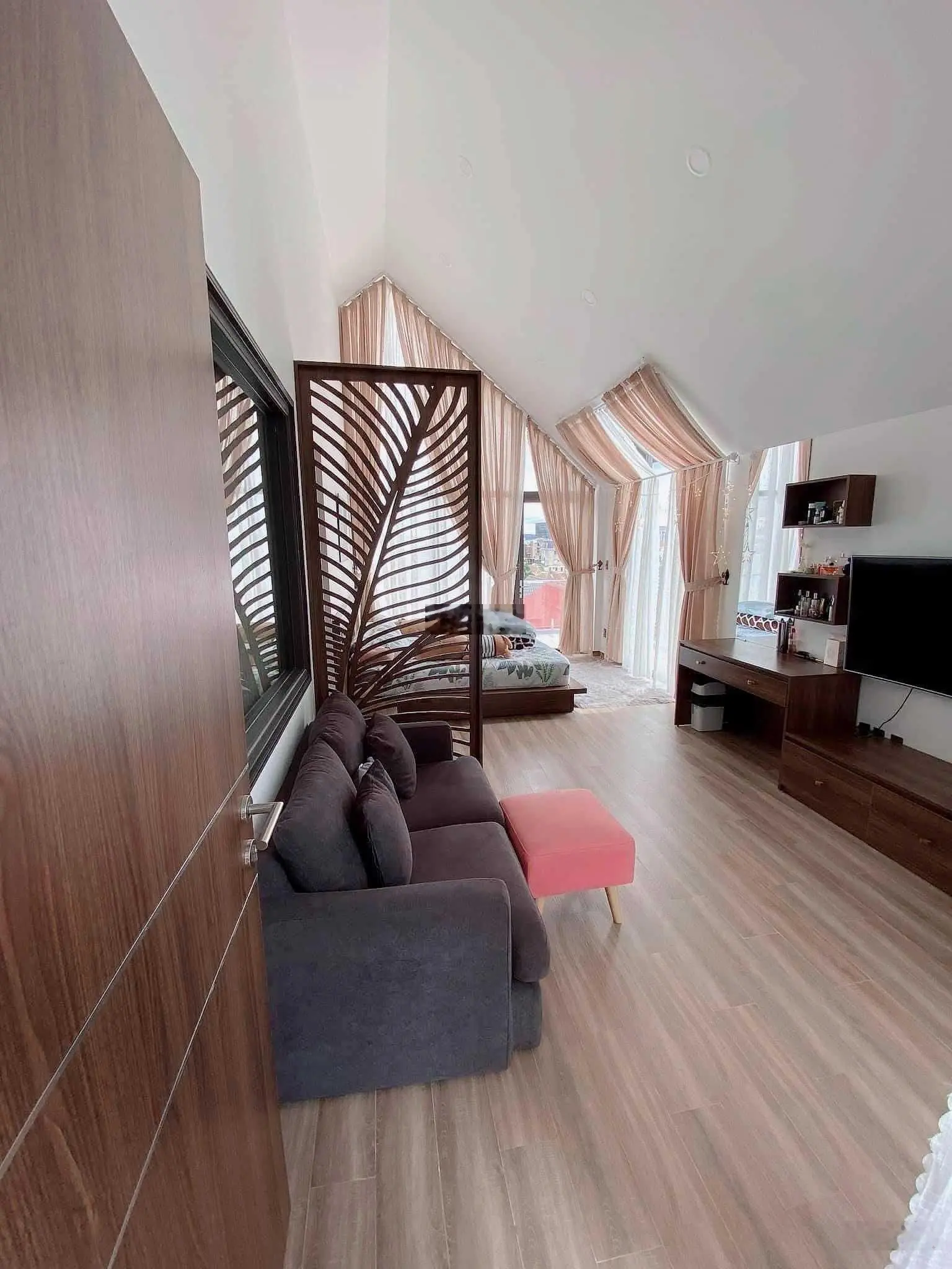 Villa mới đẹp mặt tiền Lý Nam Đế 176m2 ngang 8m 3 tầng đã hoàn công cách trung tâm chỉ 2,5km