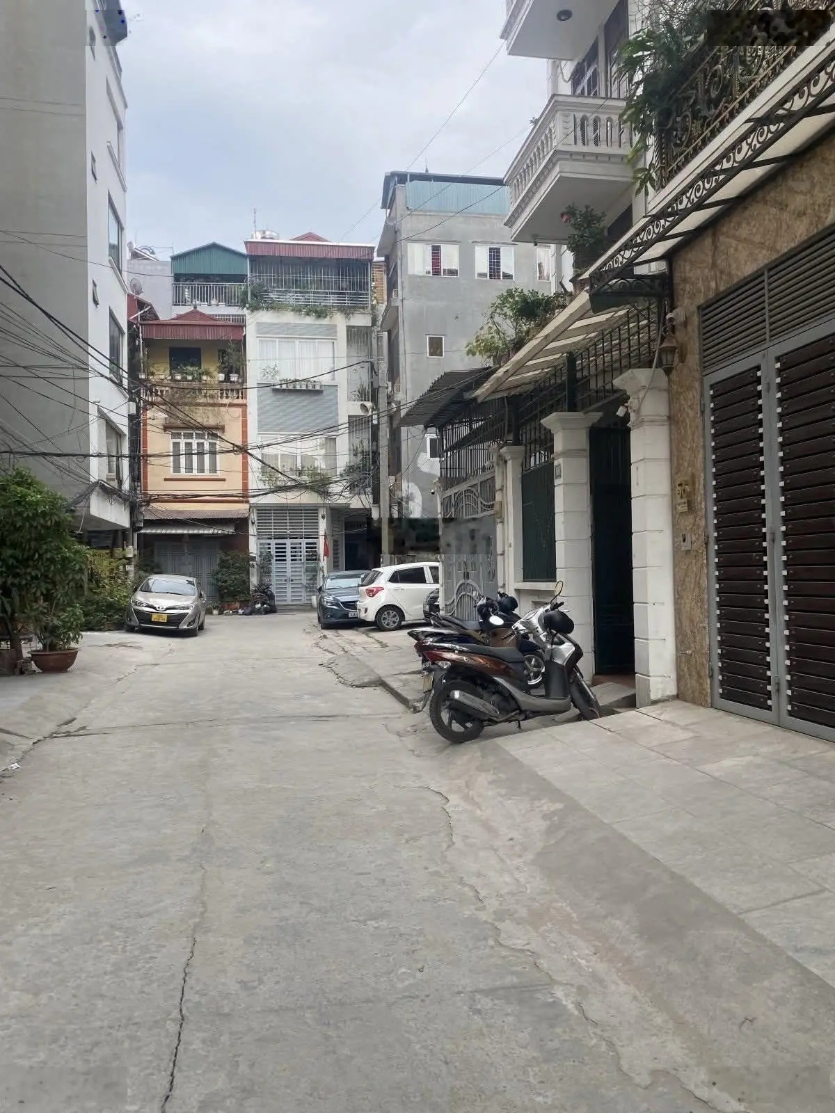 Hiếm! Nhà phân lô -ô tô tránh vào nhà - khu hiếm nhà bán - Giá hợp lý -trung tâm quận.