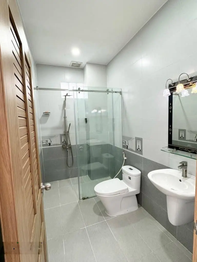 Định cư Anh cần bán nhà Đặng Dung, Tân Định, Quận 1 - Giá:5tỷ080/73,6m2. Gần chợ, nhà thờ Tân Định