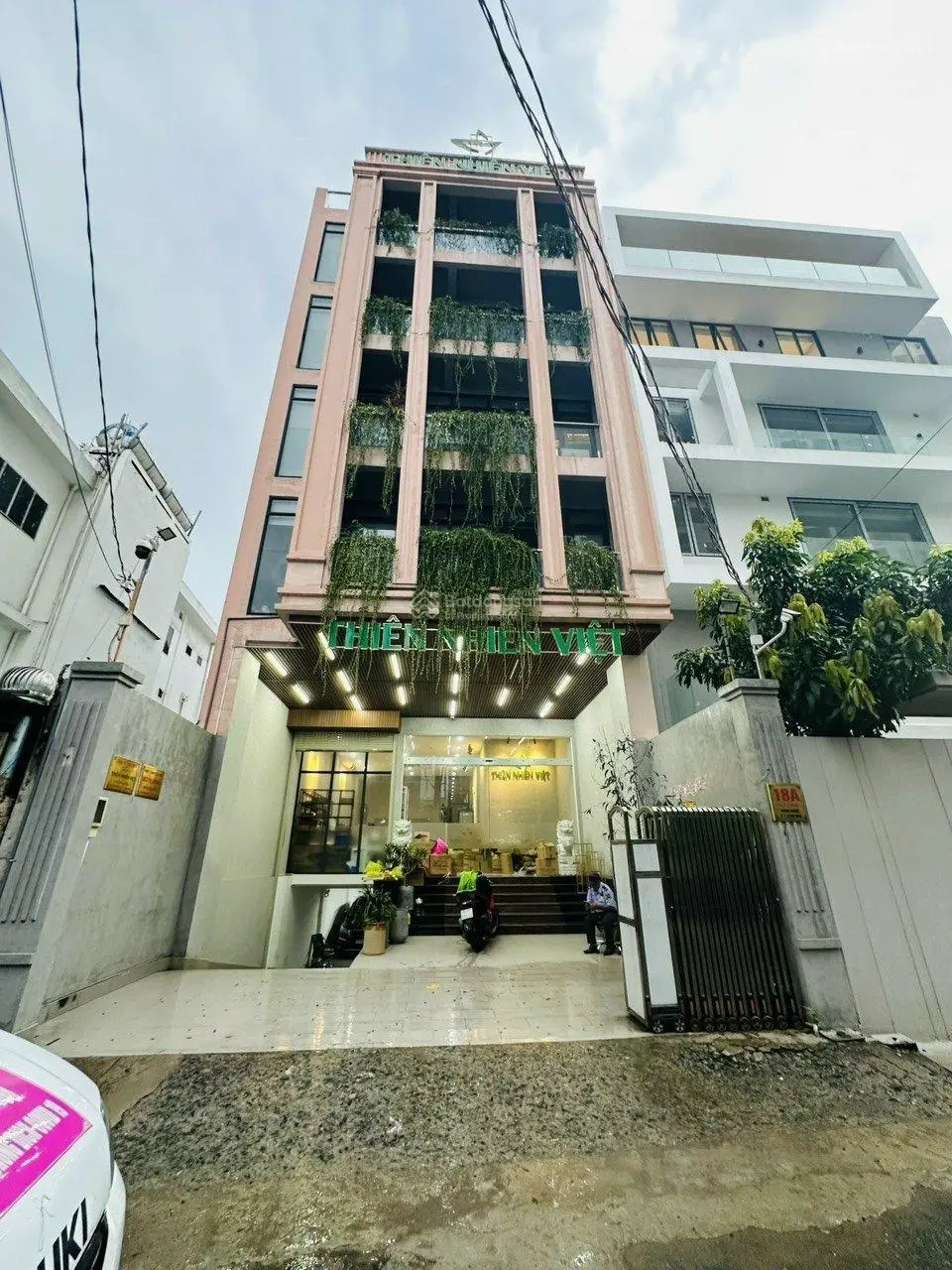 Bán building văn phòng khu sân bay, P2, Tân Bình, 8.5x25m. Hầm 5 lầu. Giá 37 tỷ, thương lượng mạnh