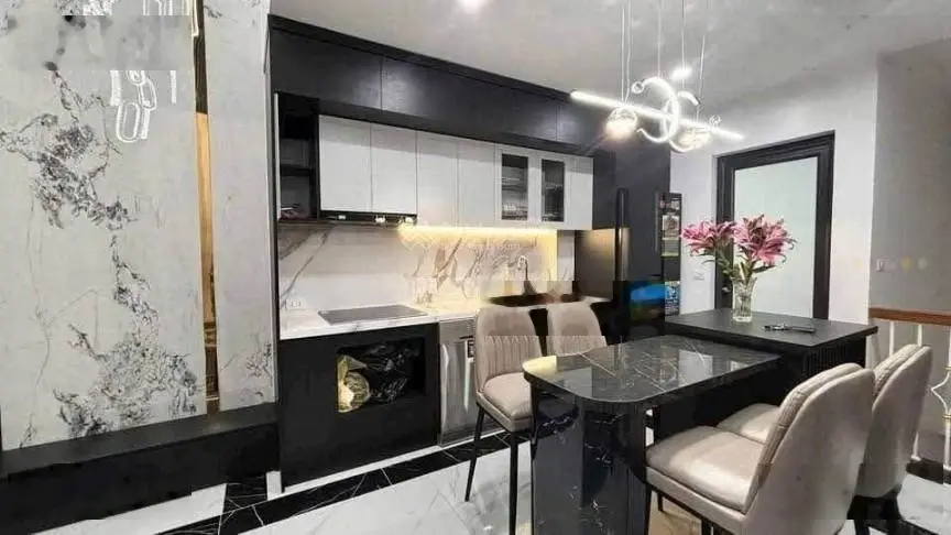 Bán Nhà Cổ Nhuế 40m-5 Tầng Thang máy , Phân Lô , cách 3 Nhà Ra Phố . Ô Tô Tránh , Trước Nhà 4m