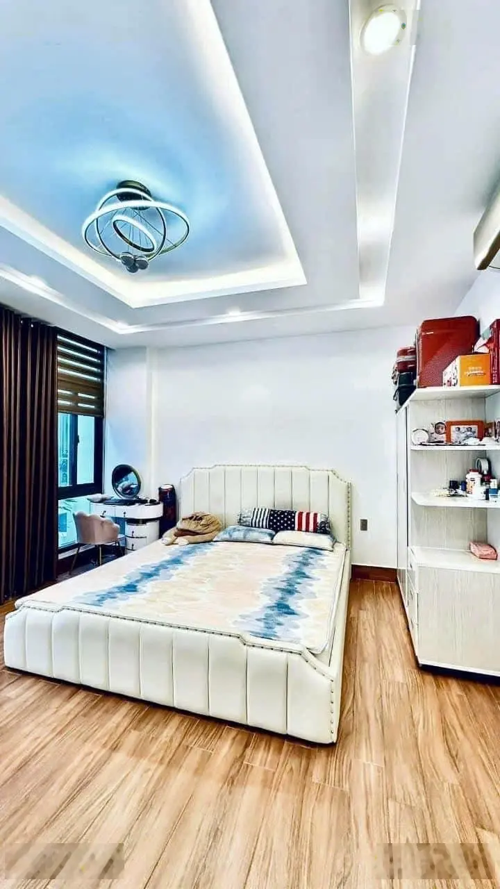 Nhà ngay PCC số 5 Nguyễn Văn Nghi P7 HXH 5m 4 tầng 4pn 5wc xe ngủ trong nhà full nội thất 5x8m