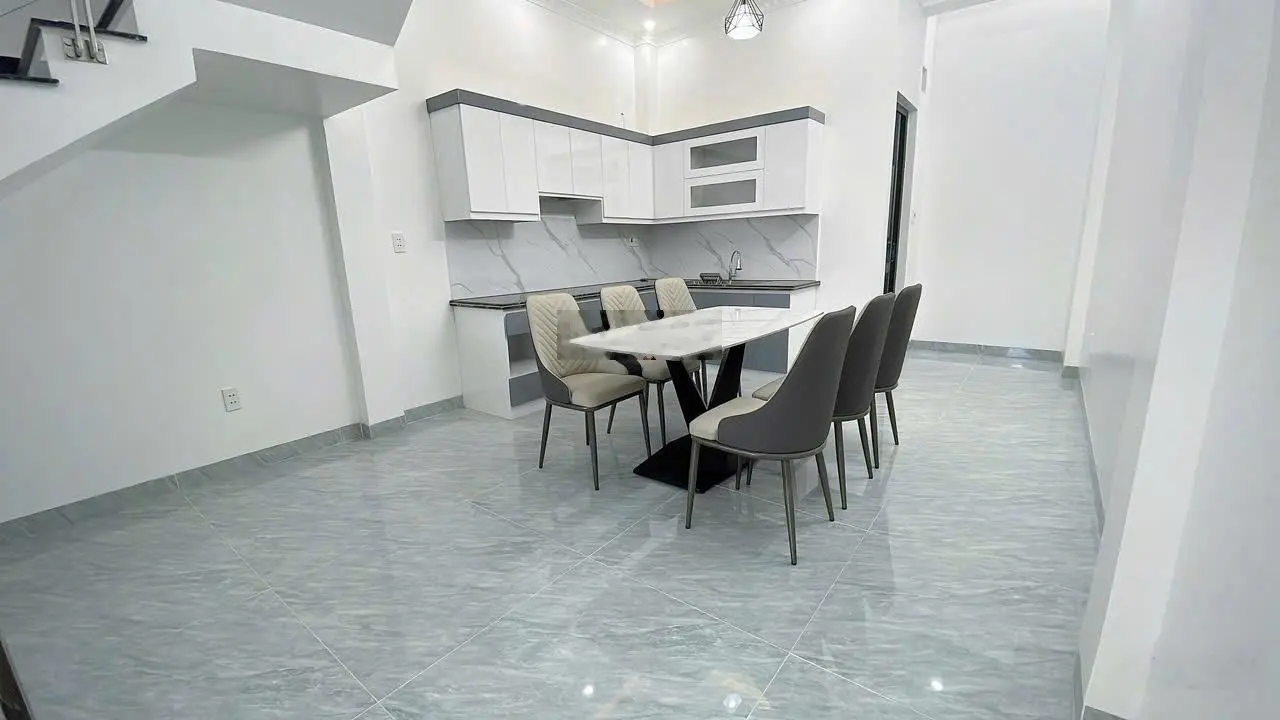 Dãy nhà 4 tầng lô góc độc lập khung cột riêng tại Thiên Lôi - Aeon