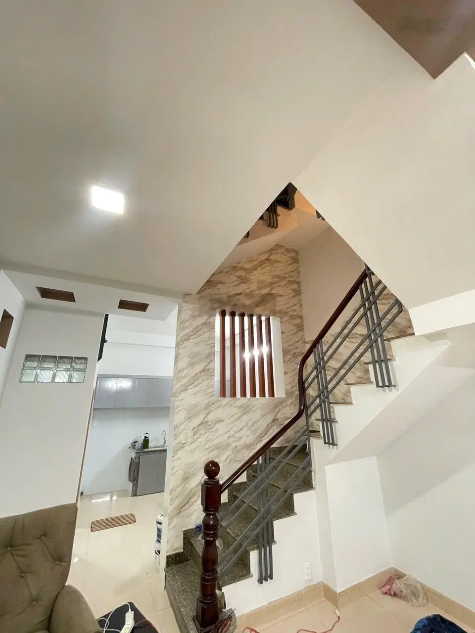 Nhà Trệt- 2 Lầu. Gần Làng ĐHQG Tp.HCM. DT: 73M2. Giá: 4.1 Tỷ Tl