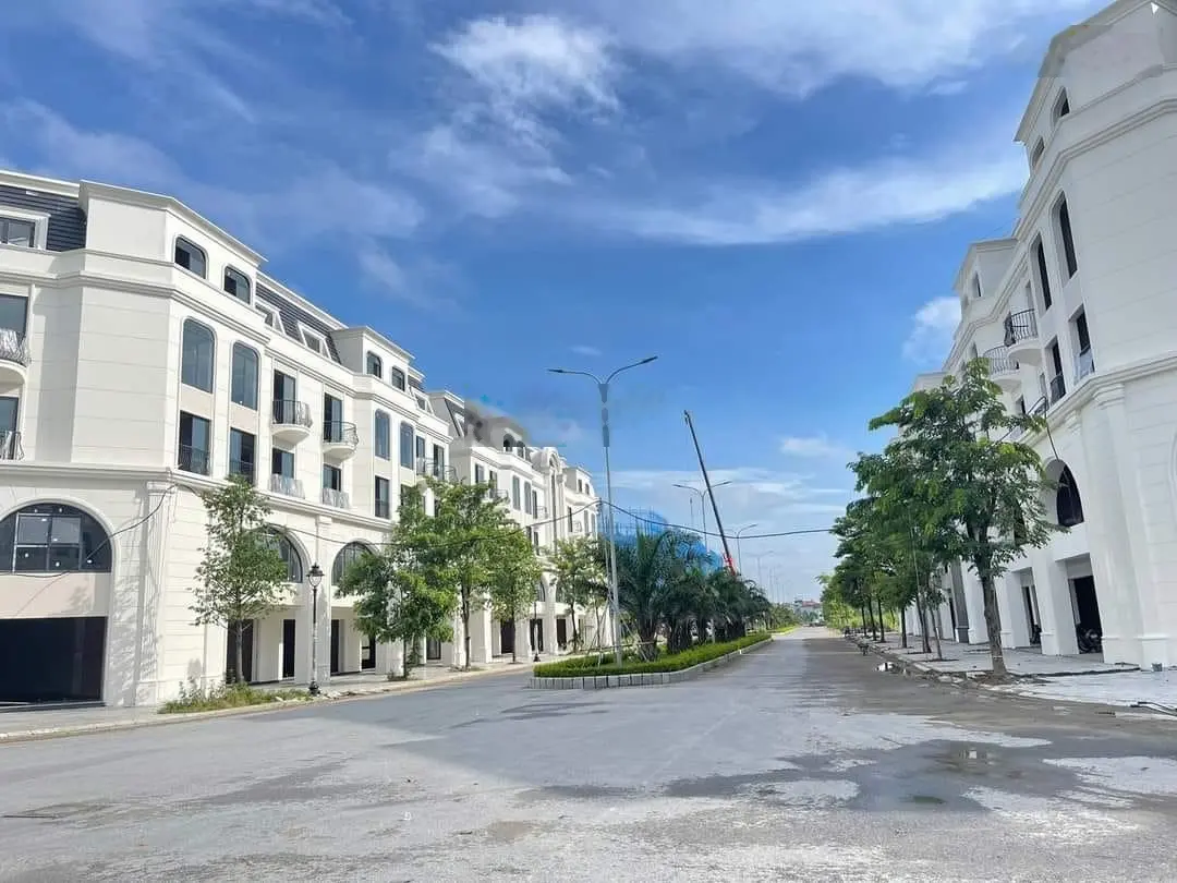 Cần bán sớm liền kề khu Anh dự án Hinode Royal Park. Diện tích 100m2 giá 21 tỷ. LH: 0966761190