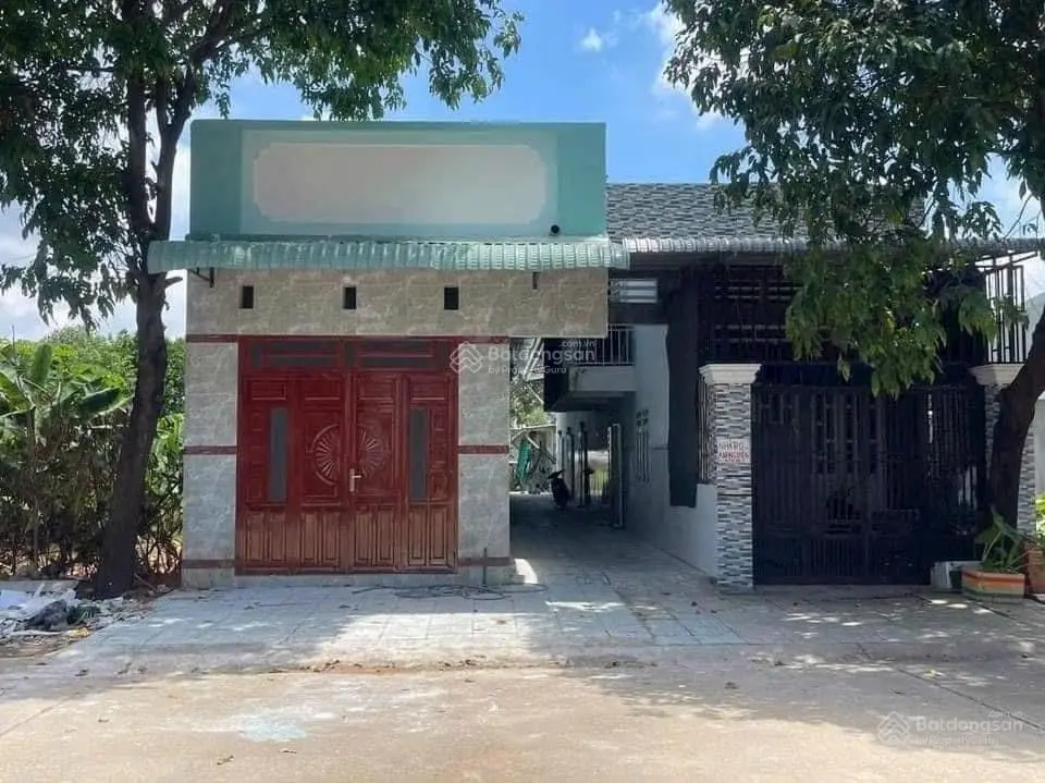 Dãy trọ nằm sát chợ Bình Chánh cách KCN Cầu Tràm 1km thu nhập hằng tháng 12tr. Có 10 phòng 1 kiot