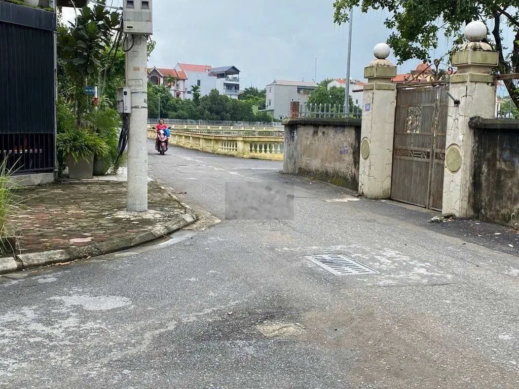 Bán 40m2 đất đông dư - gần hồ - trước nhà ô tô tránh
