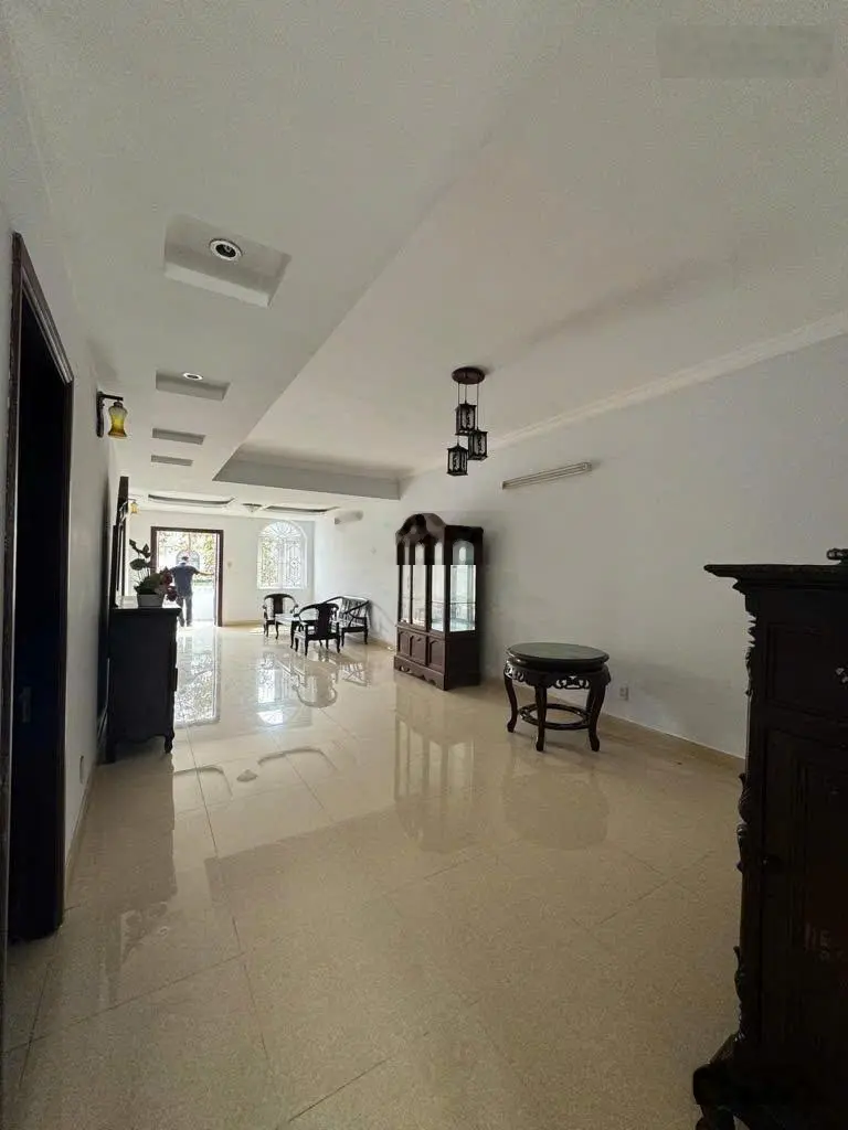 Biệt thự căn góc 4 tầng Quận 7 ngang gần 20 m, hơn 300 m2 thổ cư, 27 tỷ