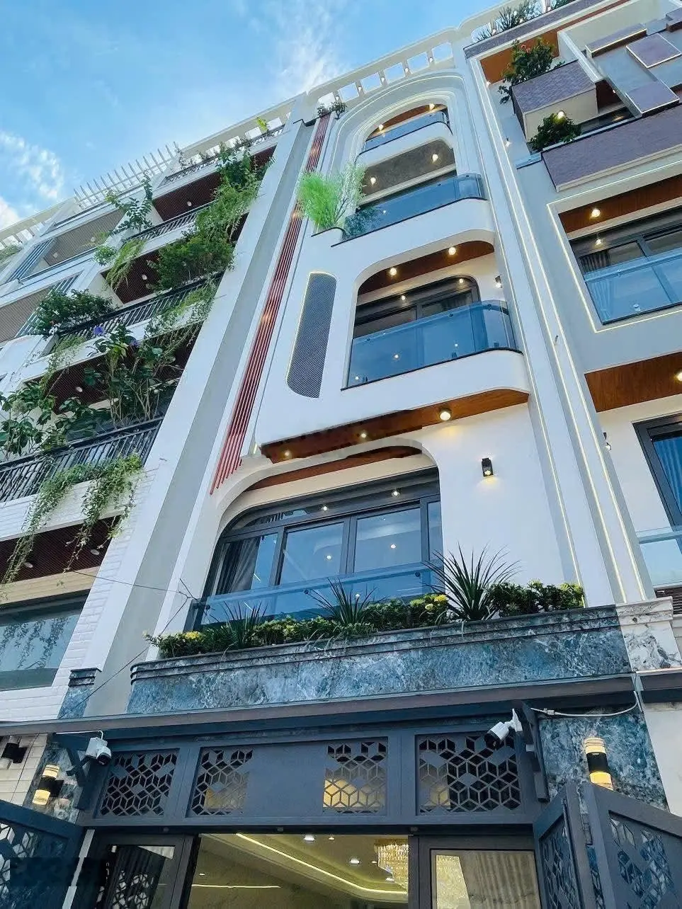 Cần bán gấp nhà chính chủ Huỳnh Văn Bánh, P15, Phú Nhuận giá 3tỷ990, DT 91,8m2(5,4x17m) còn HĐ thuê