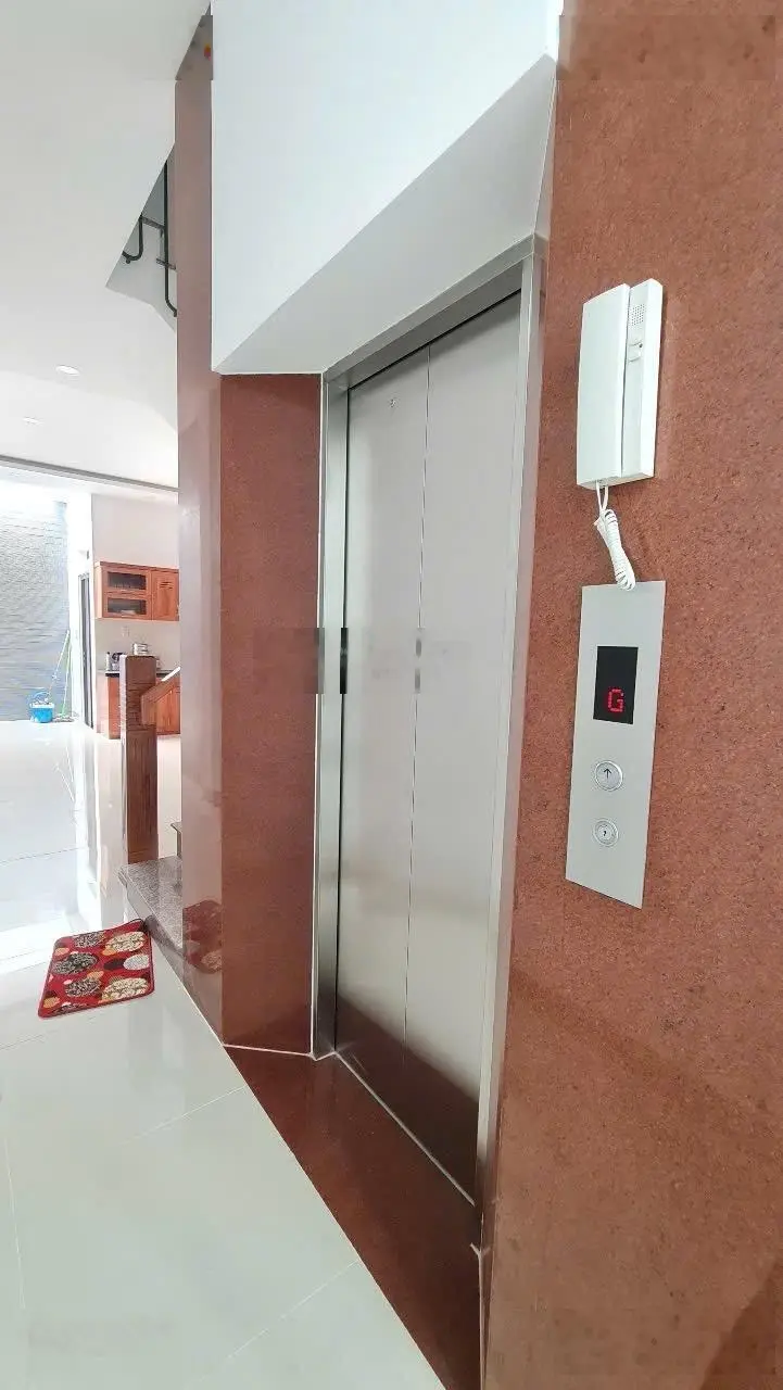 Bán nhà 5 tầng mới có thang máy mặt tiền đường Lê Thành Phương