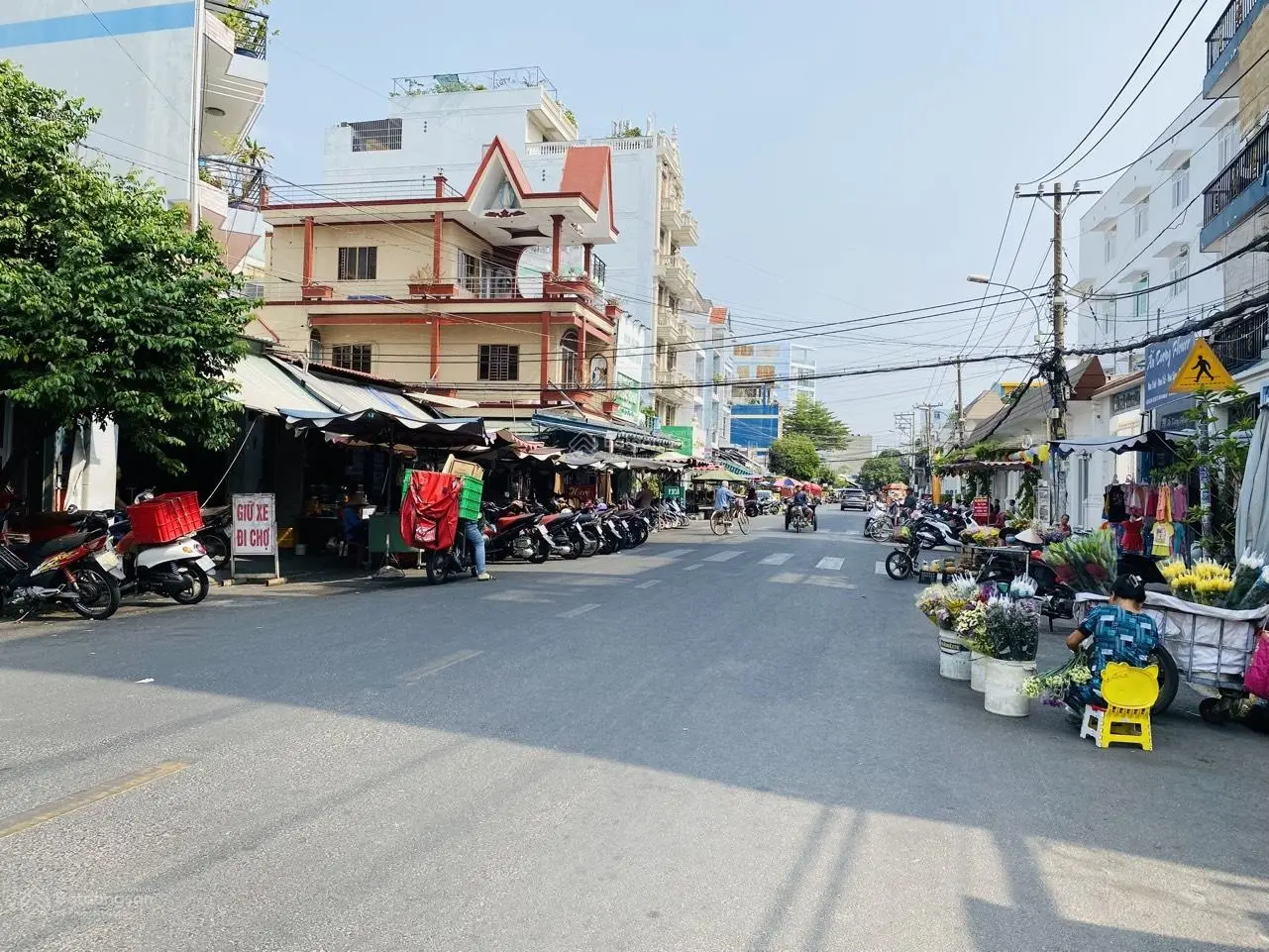 Bán gấp nhà MTKD sầm uất ngay chợ Tân Hương giá chỉ 10 tỷ TL