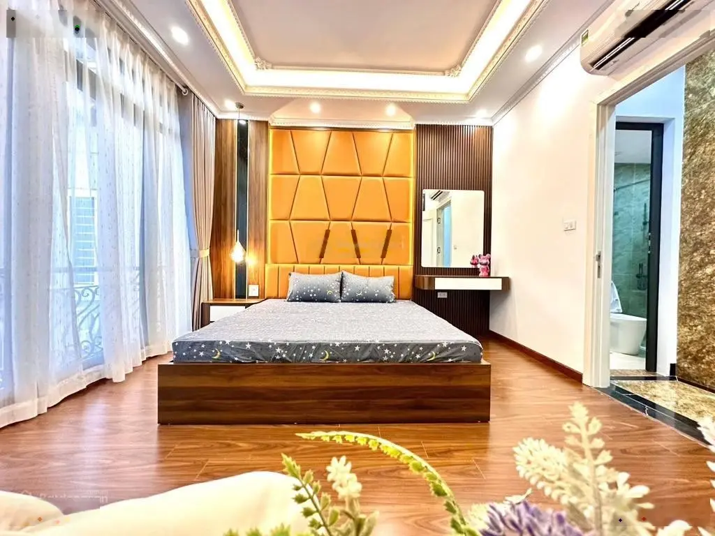 Bán Nhà Dịch Vọng Hậu- Cầu Giấy 38m-MT4m , Ngõ Thông Kinh Doanh , Ô Tô đỗ Gần , Sát Phố ,Ở Ngay