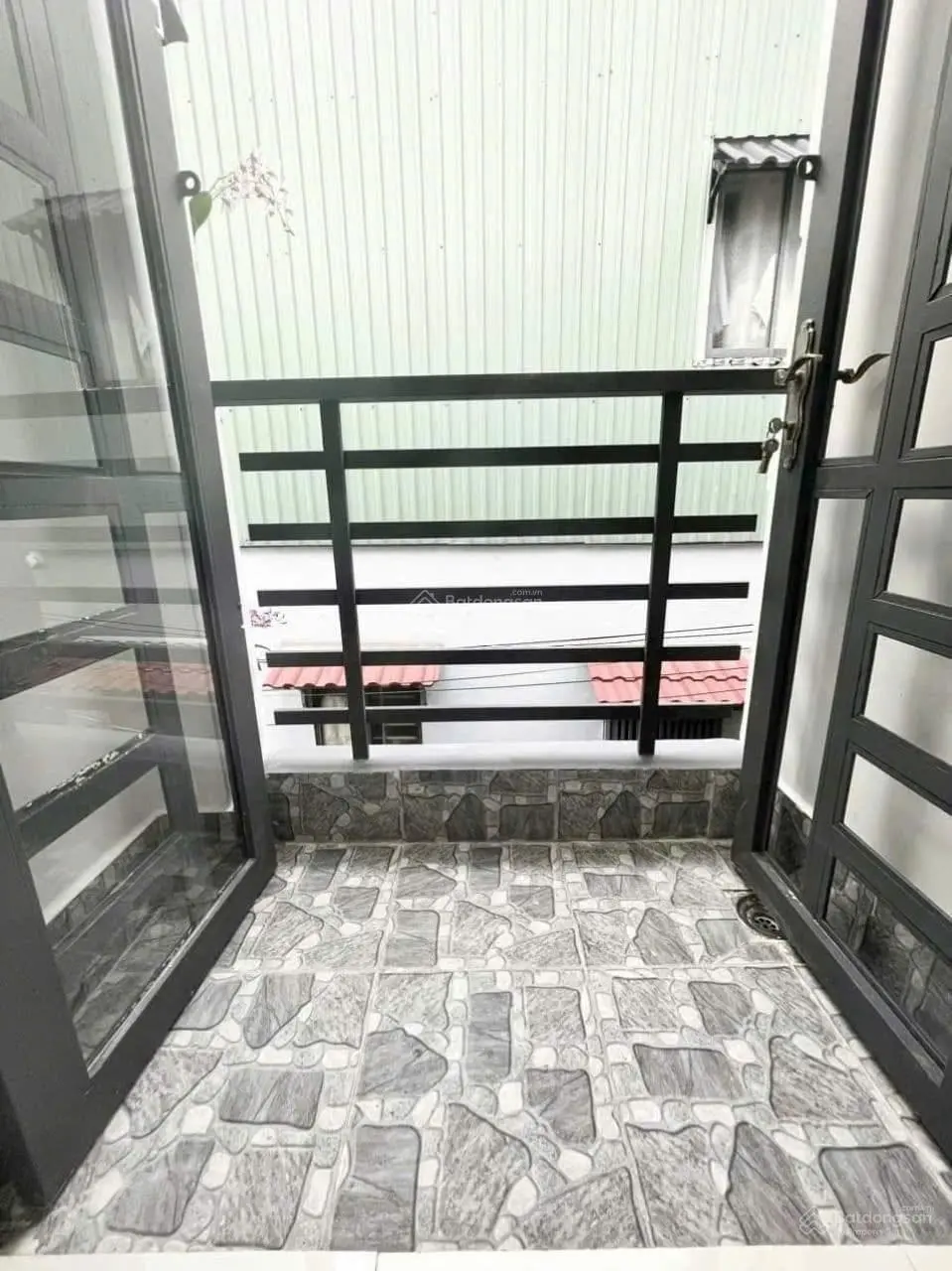 Nhà bán gấp đường oto vào được 4m, sổ sẵn ở đâu hẻm Thuận Giao 22, Thuận An, 70m2, 1L, 1T. SHR