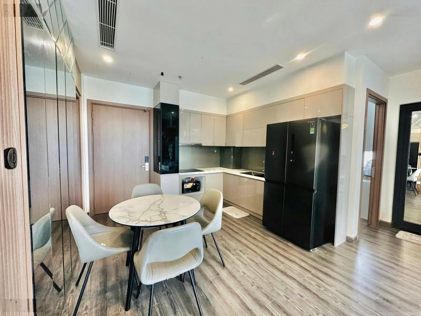 Chuyển sang biệt thự cần bán căn 3 ngủ ZenPark - Vinhomes Ocean Park tầng trung đẹp giá 4.45 tỷ BP