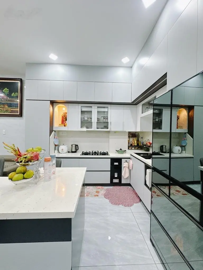 Nhà đẹp 72,7 m2, 4 tầng, thang máy, mặt tiền Nguyễn Biểu kế Q1. 23 tỷ