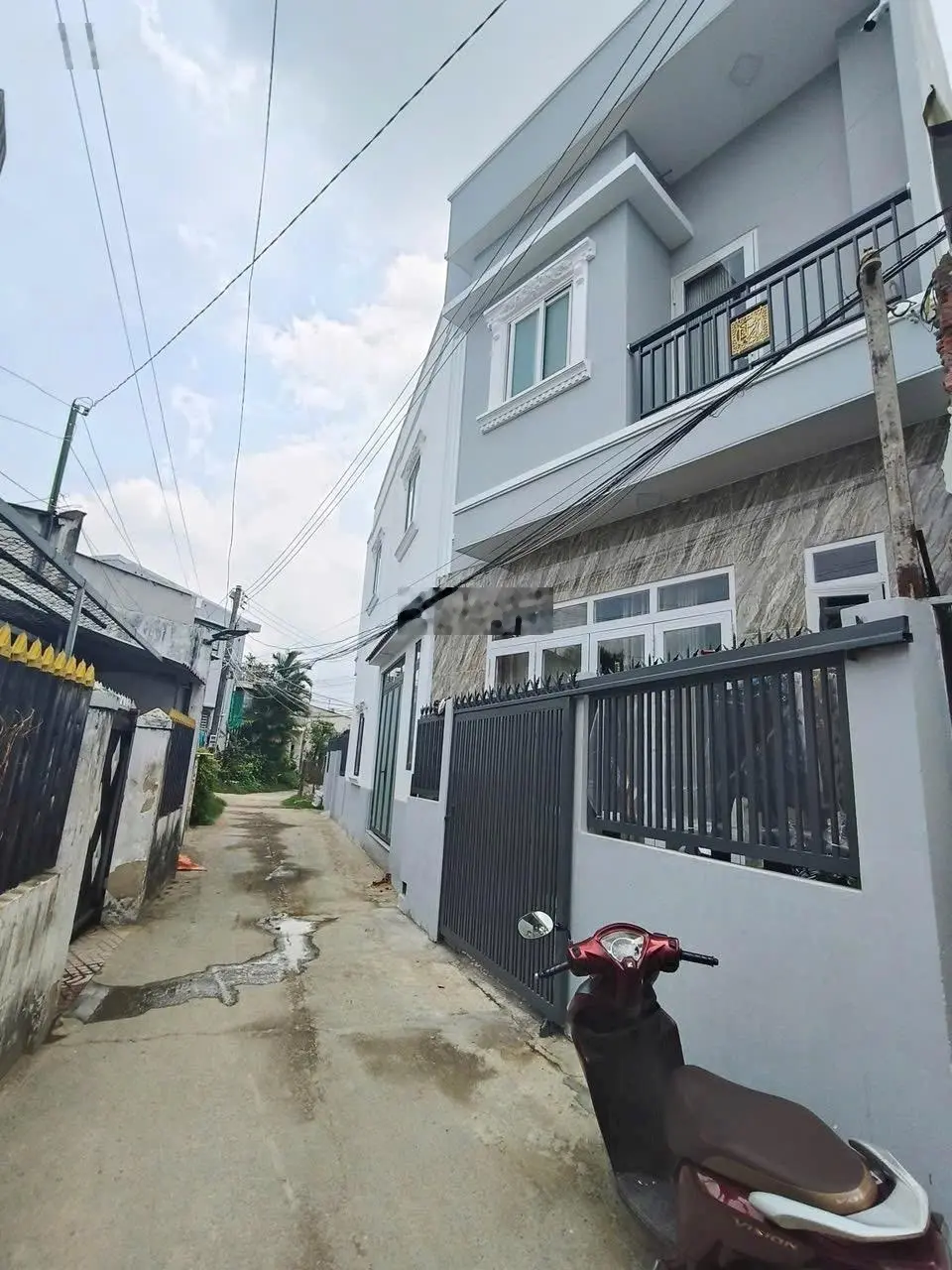 Bán nhà 1 trệt 1 lầu (DT: 65m2) sổ riêng thổ cư 100% đường oto. Ngay UBND Tân Vạn. Giá chỉ 2,550 tỷ