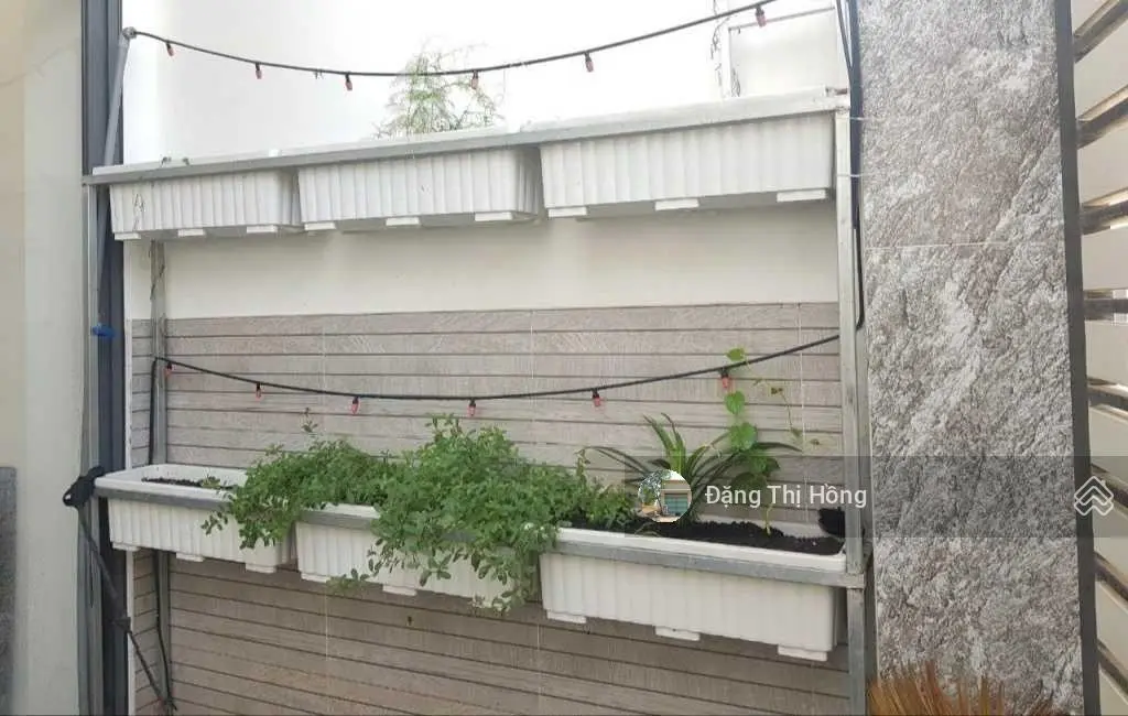 Bán nhà đường Phan Văn Trị 60m2 đối diện Emart ra Phạm Văn Đồng 500m sổ sẵn đang cho thuê 10tr/th