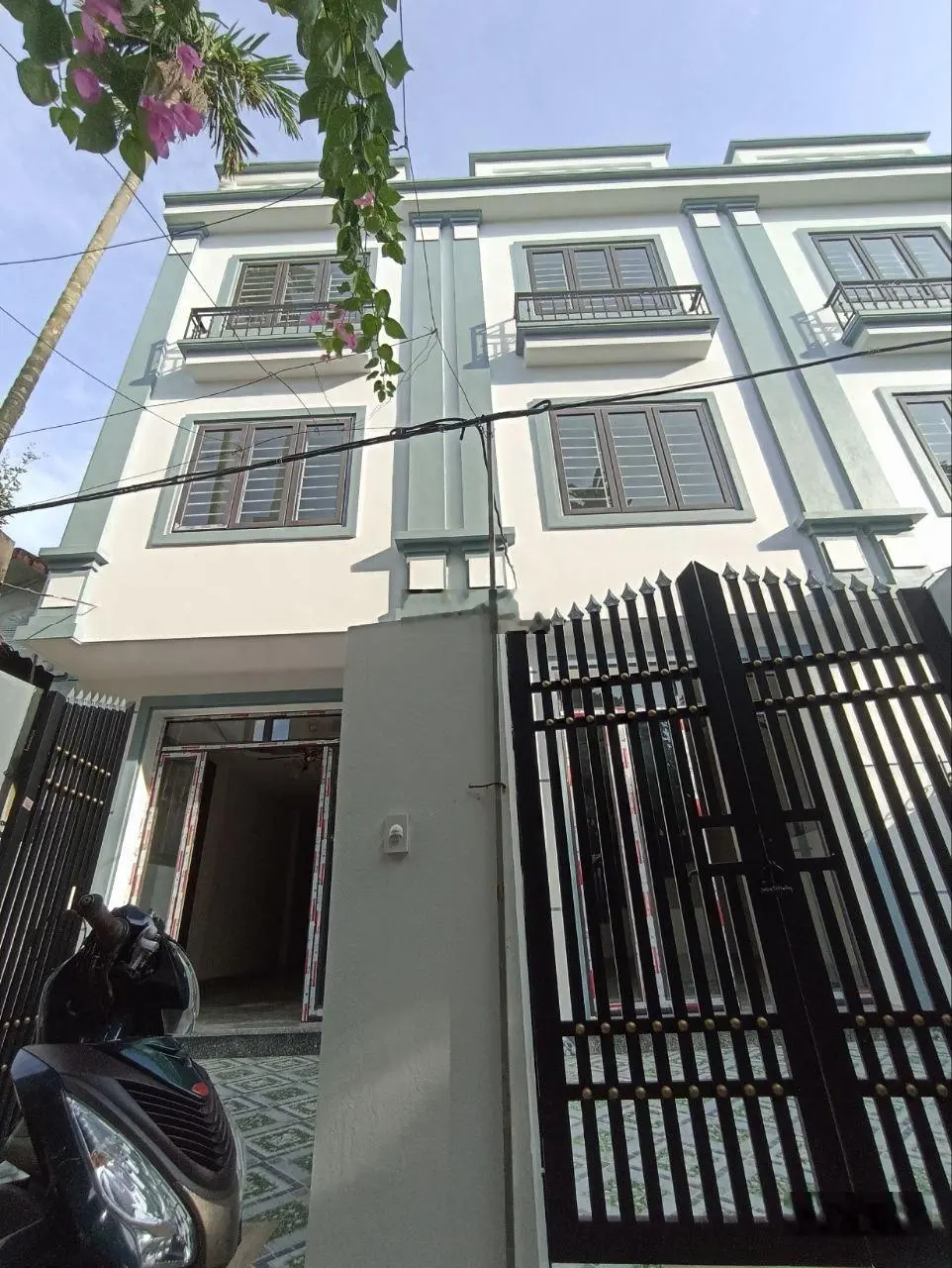 Bán nhà lô góc 60m2, 3.05 tỷ, ra Tố Hữu 7 phút.