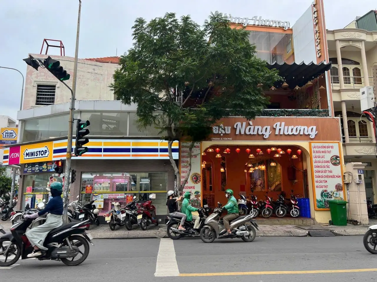 Cần bán mặt tiền kinh doanh Nguyễn Xuân Khoát, DT 4.8m x 21m, 1 trệt-3 lầu, LH 0777 999 ***
